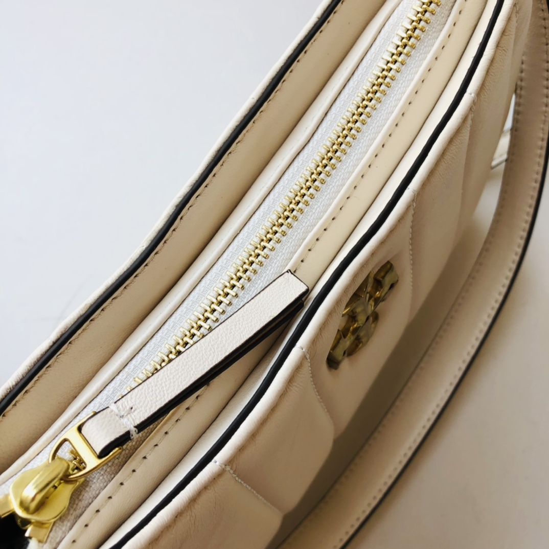 Tory Burch 新款 白色#TORYBURCH#