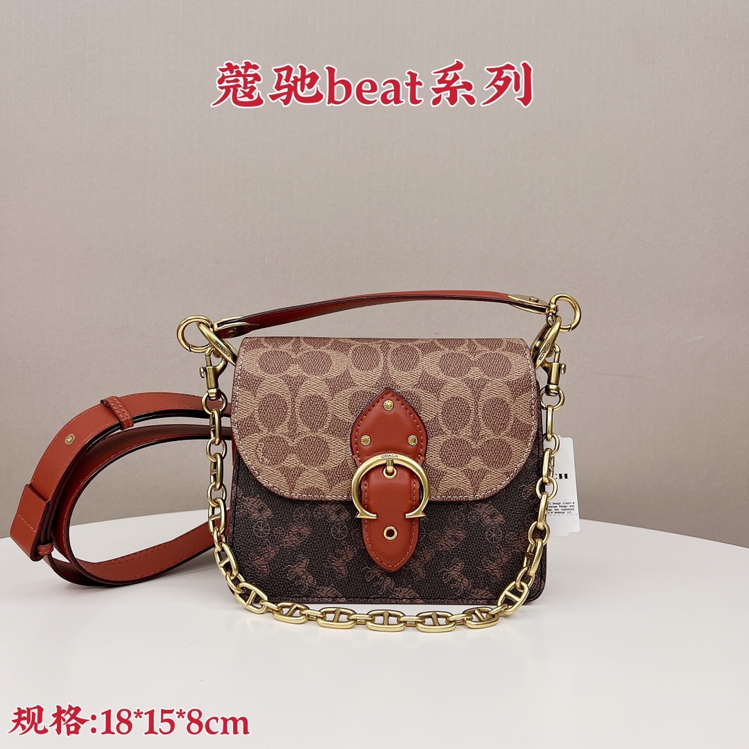 蔻驰beat系列手提斜挎包💰260 复古.时髦.满足不同风格搭配.巨时髦.高级耐用.增加复古气息.高级感满满.三条背带.适用不同的场合和穿搭.真的是太爱了.下一个炸街的款式就是它. 规格:18*15*8cm