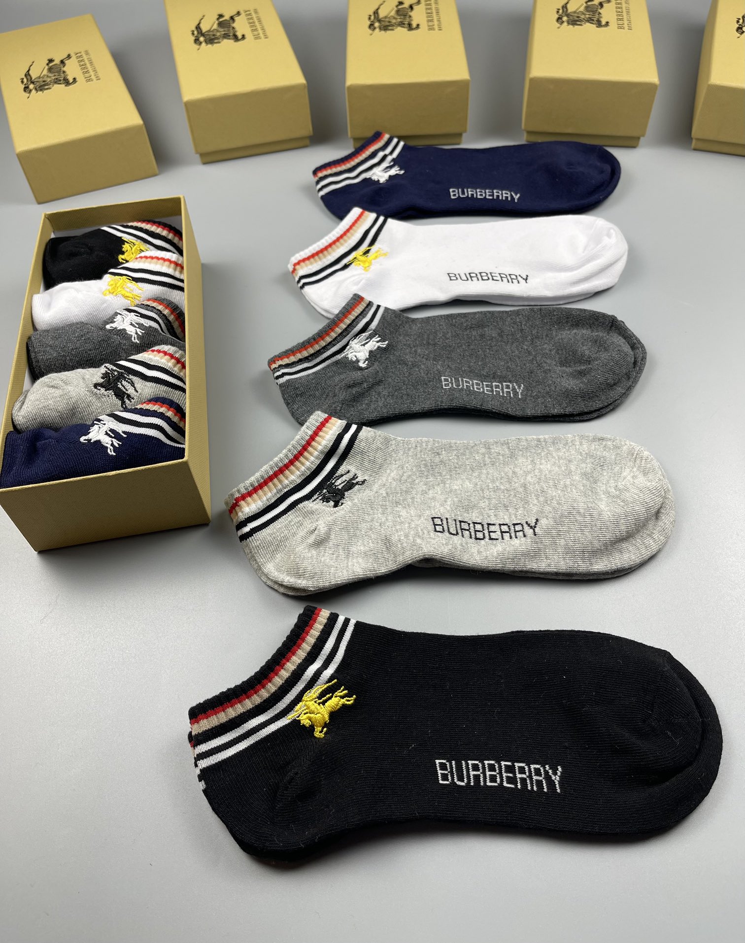 BURBERRY（巴宝利）2019最新logo官网同款纯棉袜子