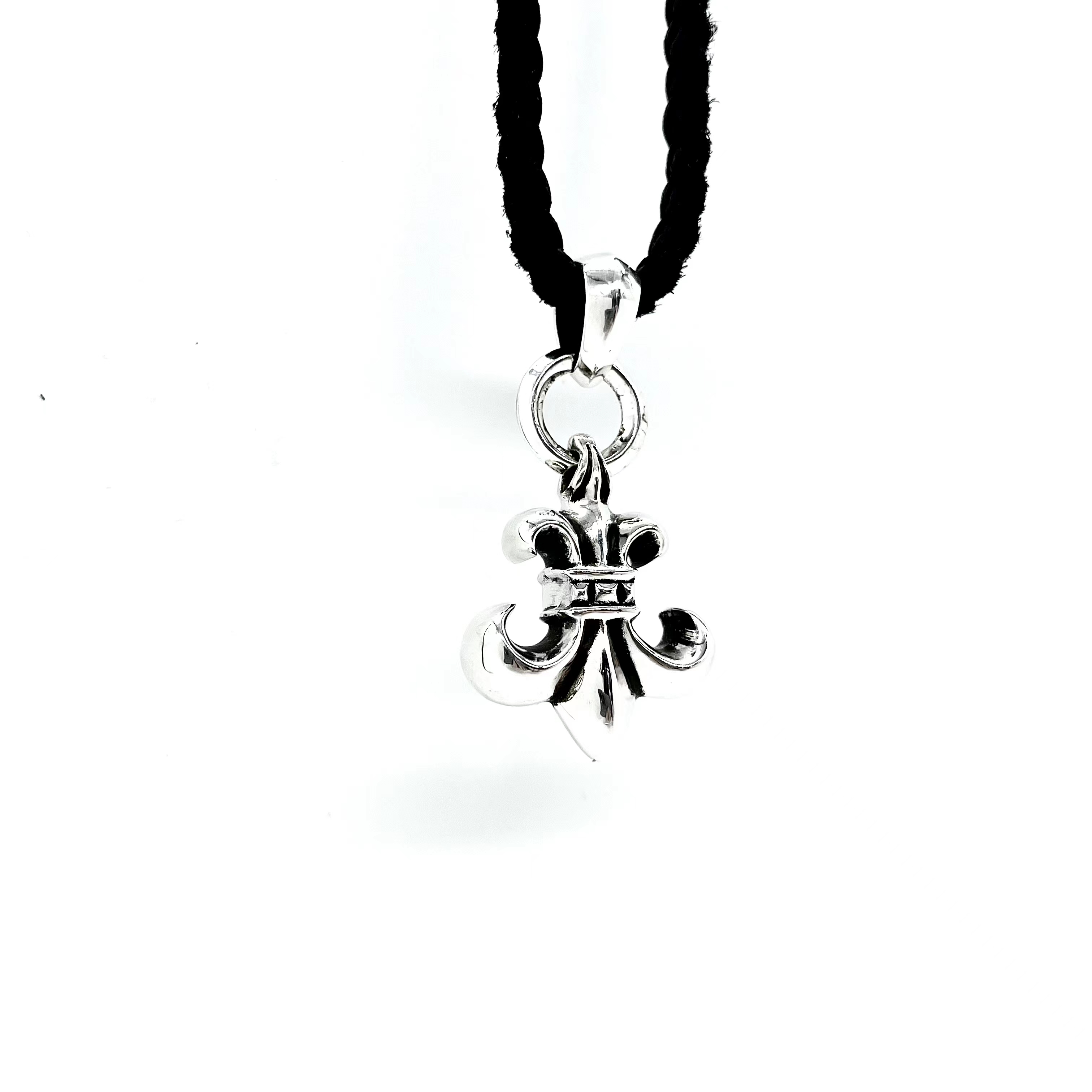 Chrome Hearts 𝐂𝐡𝐫𝐨𝐦𝐞 𝐡𝐞𝐚𝐫𝐭𝐬
