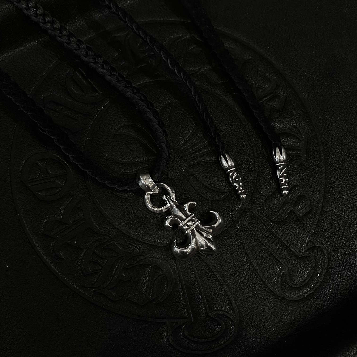 Chrome Hearts 𝐂𝐡𝐫𝐨𝐦𝐞 𝐡𝐞𝐚𝐫𝐭𝐬