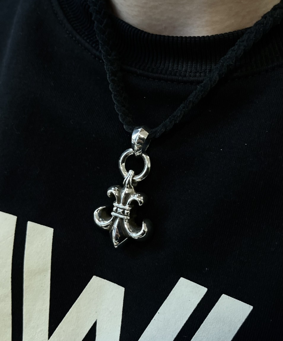 Chrome Hearts 𝐂𝐡𝐫𝐨𝐦𝐞 𝐡𝐞𝐚𝐫𝐭𝐬