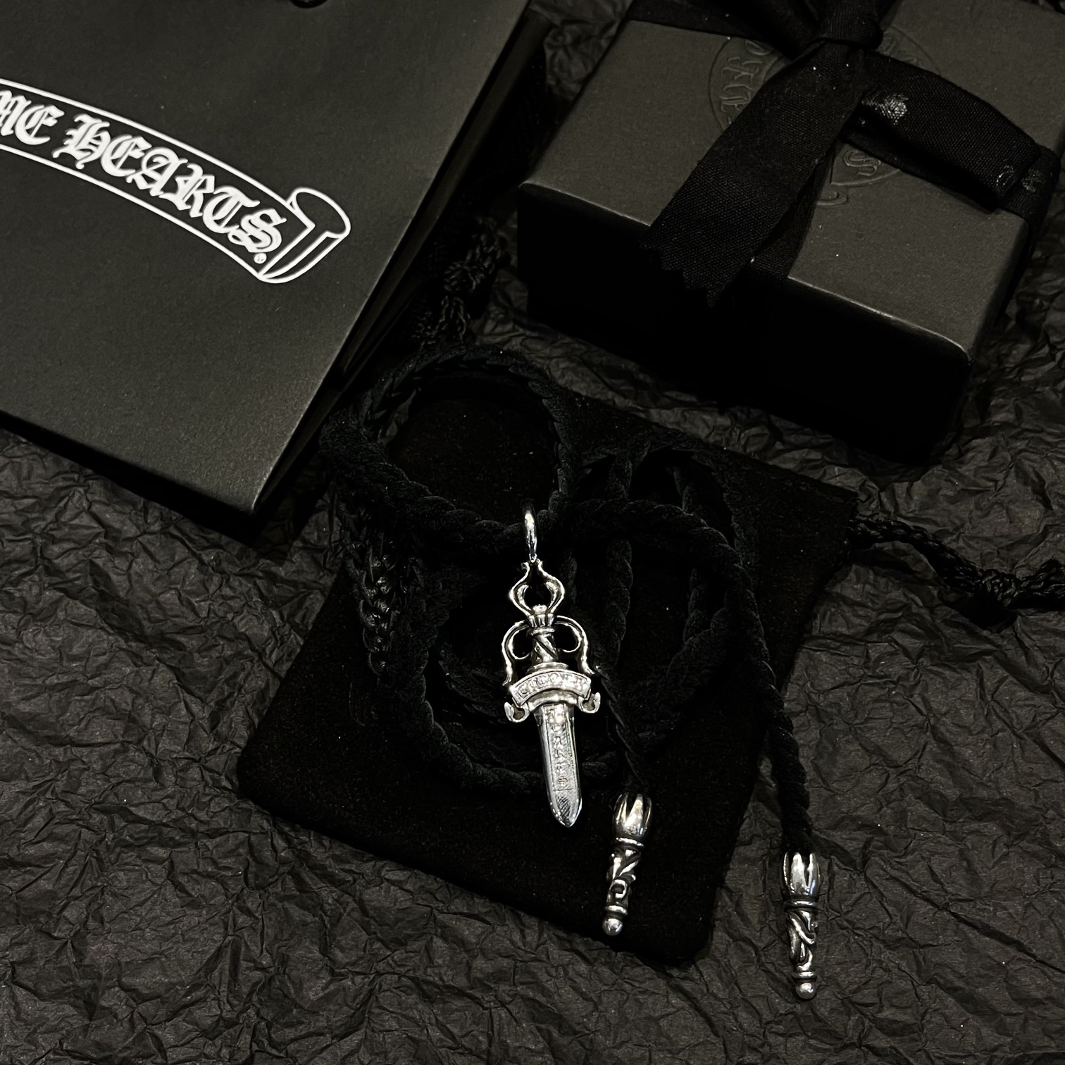 Chrome Hearts 𝐂𝐡𝐫𝐨𝐦𝐞 𝐡𝐞𝐚𝐫𝐭𝐬