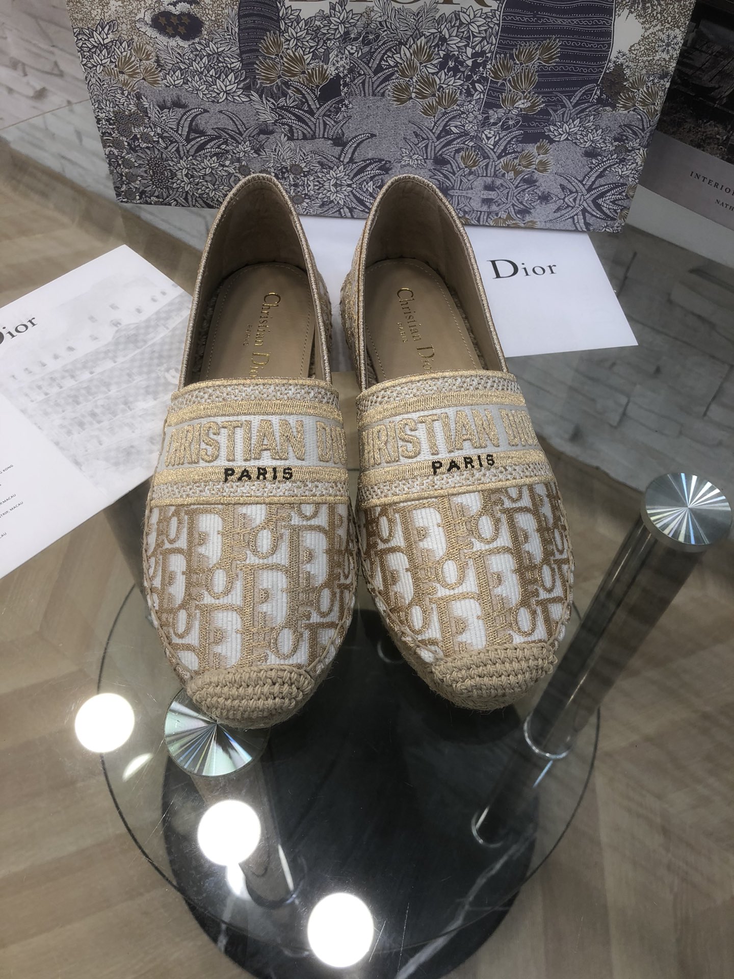 NO:171061,Top high-end original 11 replica Dior Spring and Summer counter latest color pattern metal thread jacquard embroidery fisherman shoes single shoes classic logo embroidery design can be said to be the main series in the past two years. Whether it is bags, shoes or clothes, they are very popular. The counter is synchronized. Original customization. All details are extremely accurate and strive for zero error. The absolute comfort and versatility of the foot. Customized embroidery fabric in Paris. Original hand-woven outsole. Size: 35-40 (with a complete set of standard packaging for purchasing agents), fisherman shoes, dior, dior, espadrilles19860909顶级高版本原版11复刻 Dior迪奥春夏专柜最新款色系  图案金属线提花刺绣渔夫鞋 单鞋 经典logo刺绣设计可谓是这两年主打系列 无论包包鞋子还是是衣服都非常的热门 专柜同步 原版定制 各方面细节非常极致到位力求零误差 上脚绝对的舒适度百搭. 巴黎订制刺绣面料 原版手工编织大底 码数: 35-40（配代购标准全套包装）,渔夫鞋,dior,dior,espadrilles,Women's Shoes