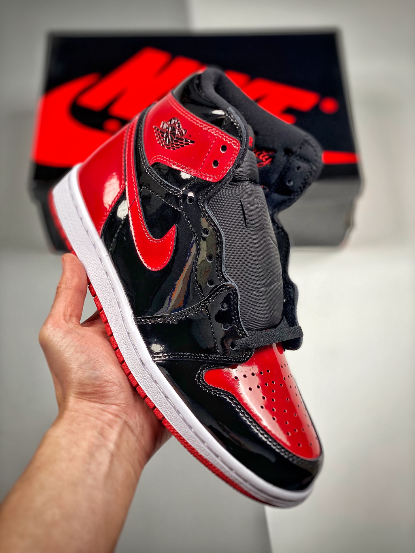 Air Jordan 1 “Obsidian”黑红禁穿 纯原大厂出品 同价区间品质天花板 原装纸板原楦开发 极致鞋型一眼正即视感 #独家私模原档案开模，自动区别市面版本 #全鞋采用东莞头层皮，用料绝不含糊 #飞翼3D高频立体感十足 细节全…