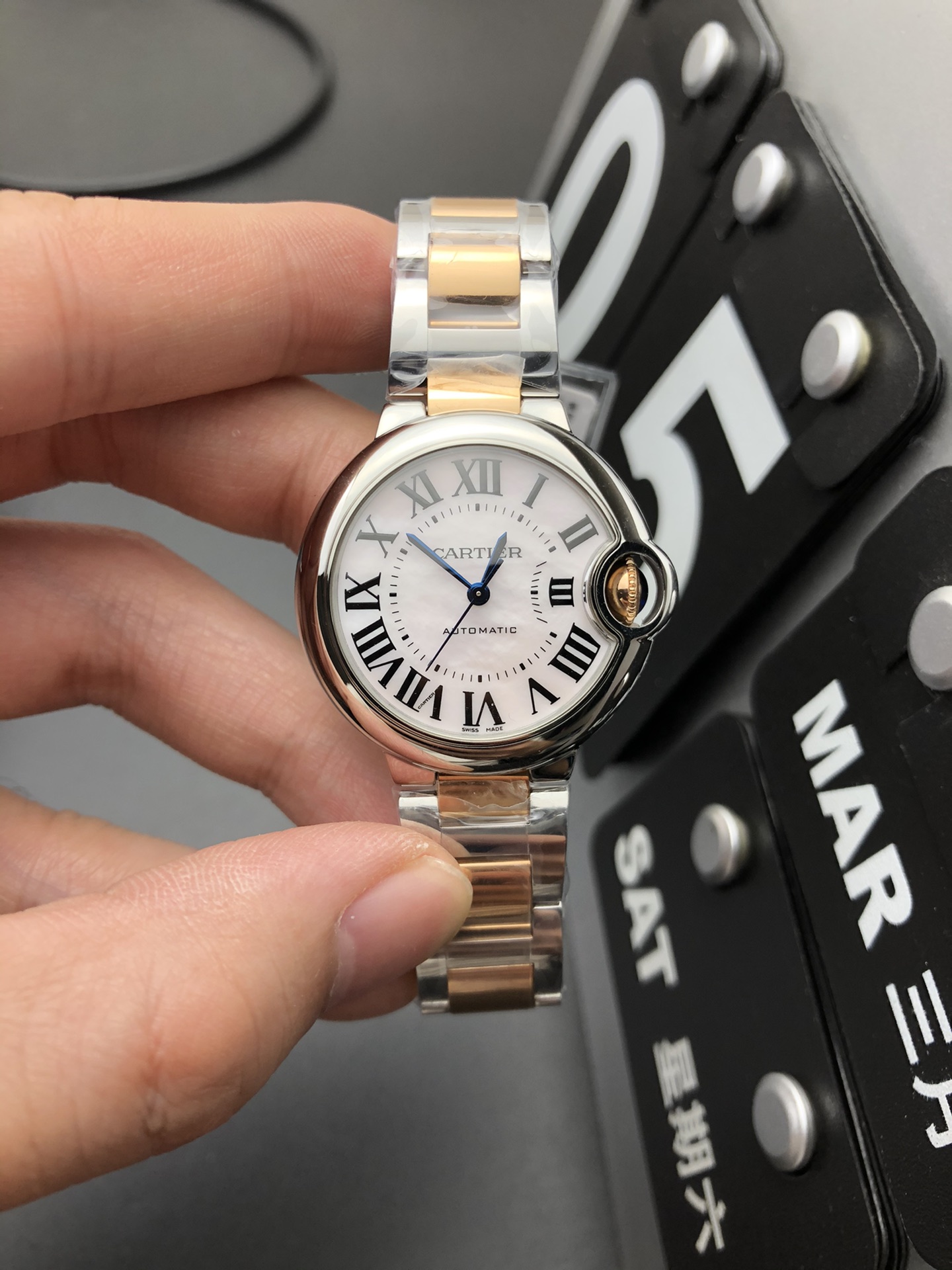 Cartier 间金贝母气球