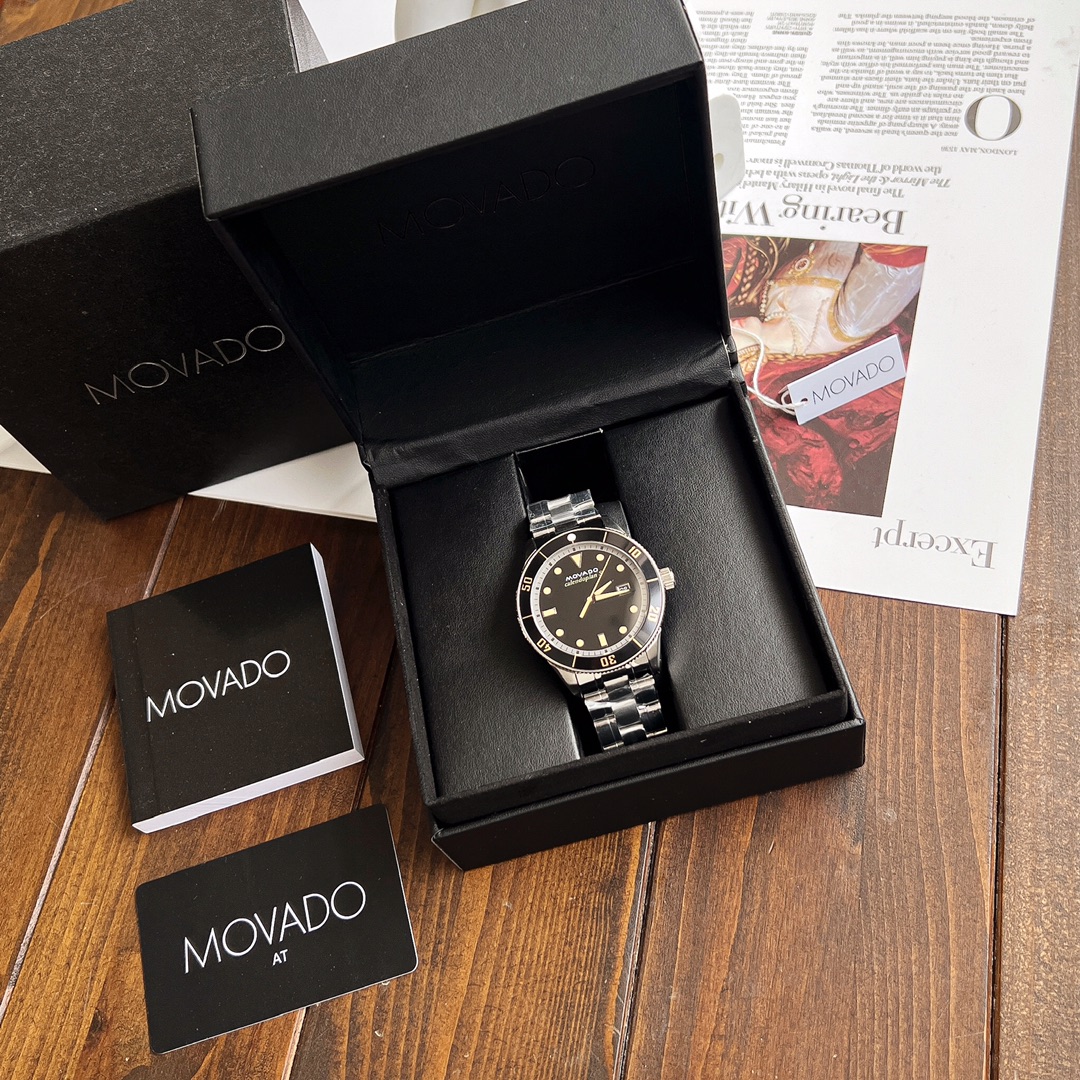 Часы Movado