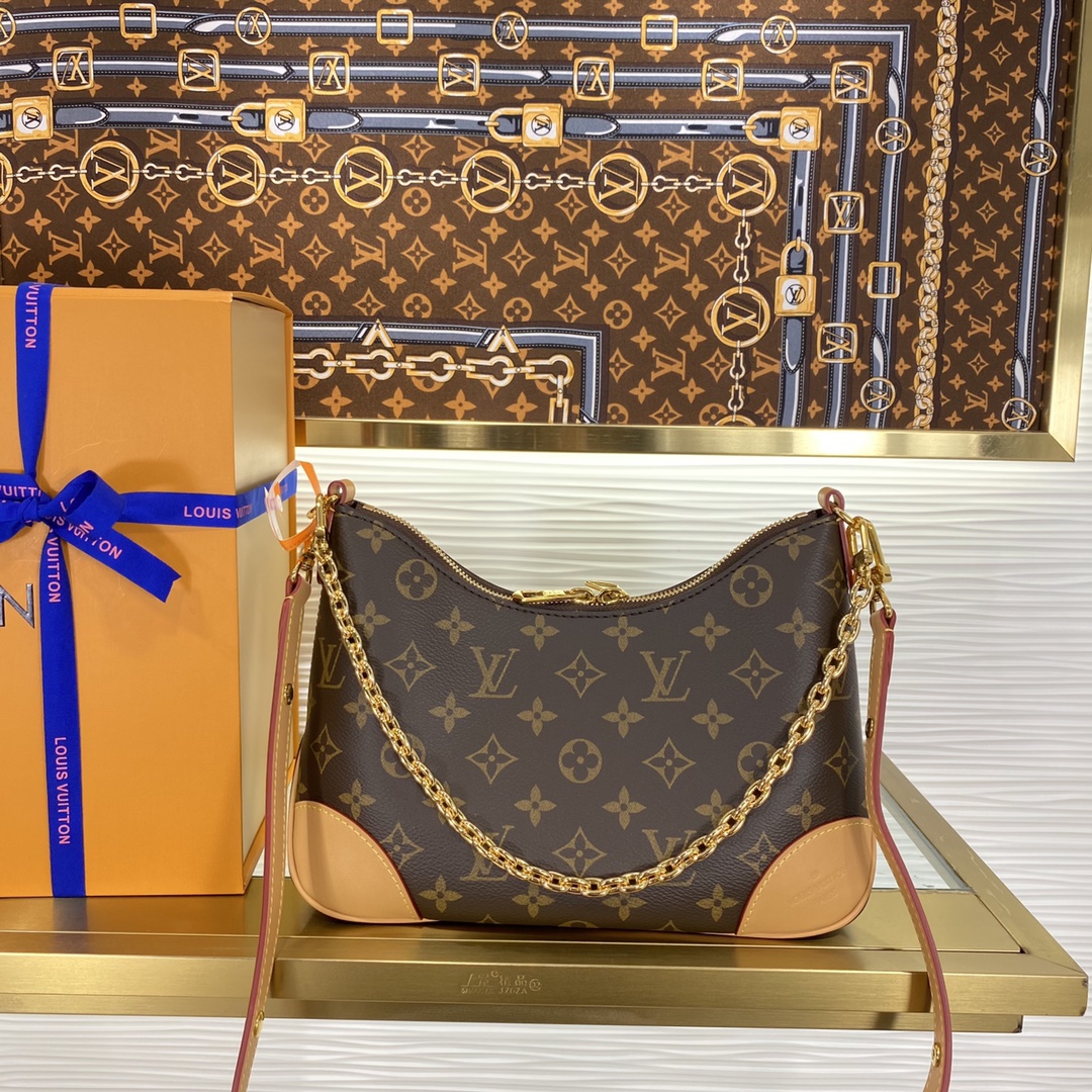 顶级原单58558845（原厂皮）M45832 Boulogne 手袋取材经典Monogram 帆布，配有双拉链和可容纳 iPhone 12 Pro 手机的宽敞内贴袋。可调节肩带实现斜挎或肩背，取下即可化身小号链条包或手拿包。
详细特征：29 x 16 x 9.5 厘米 
(长度 x 高 x 宽)