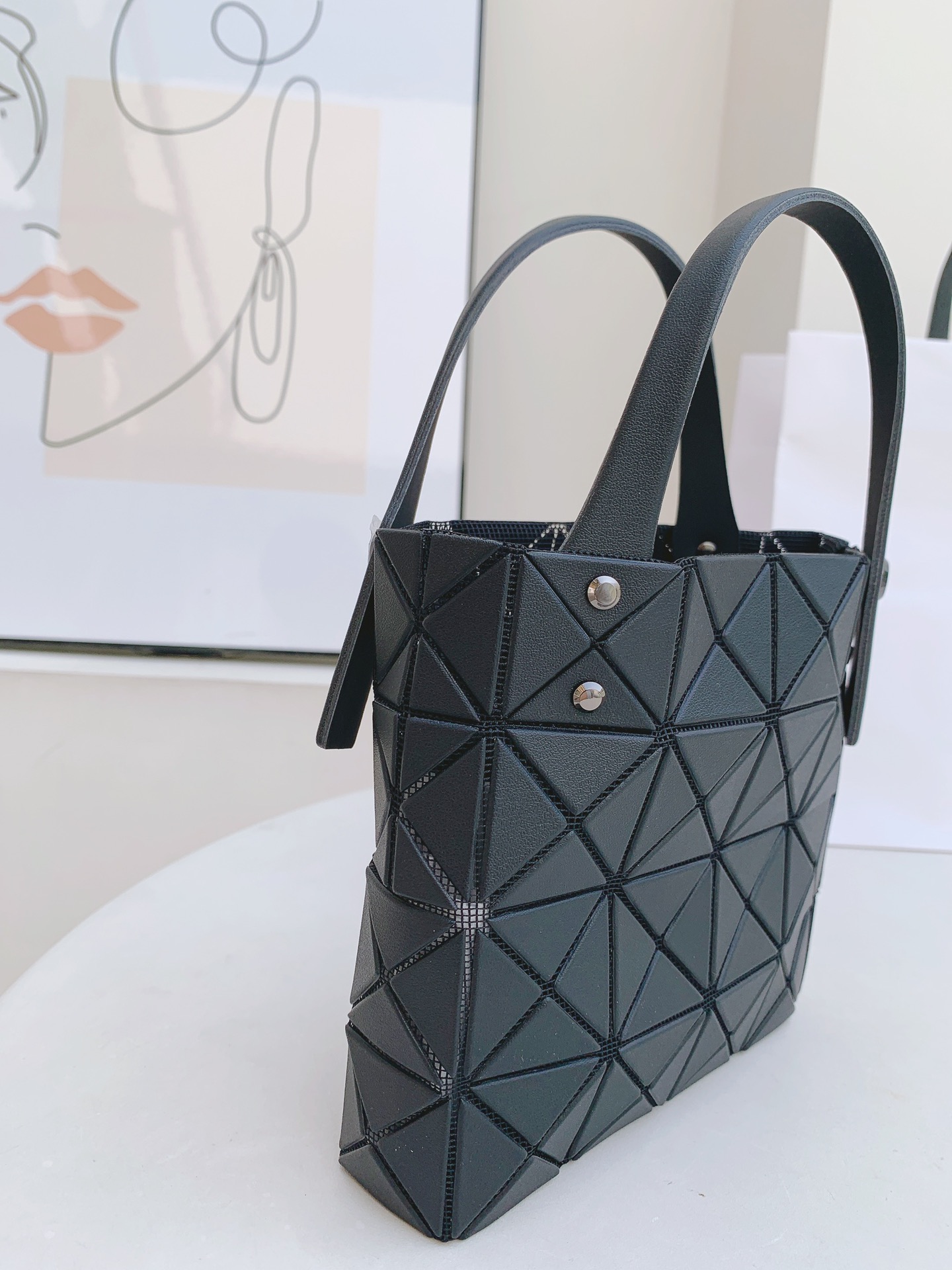 三宅一生｜ISSEYMIYAKE LUCENT BOXY 系列手提袋BB21-AG851