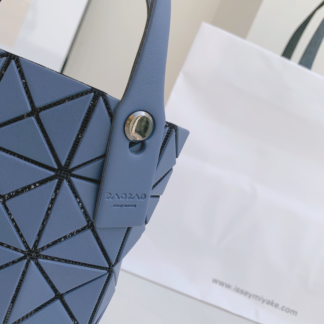 三宅一生｜ISSEYMIYAKE LUCENT BOXY 系列手提袋BB21-AG851