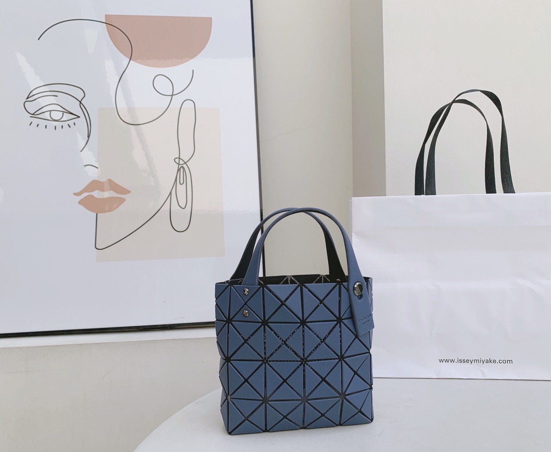 三宅一生｜ISSEYMIYAKE LUCENT BOXY 系列手提袋BB21-AG851