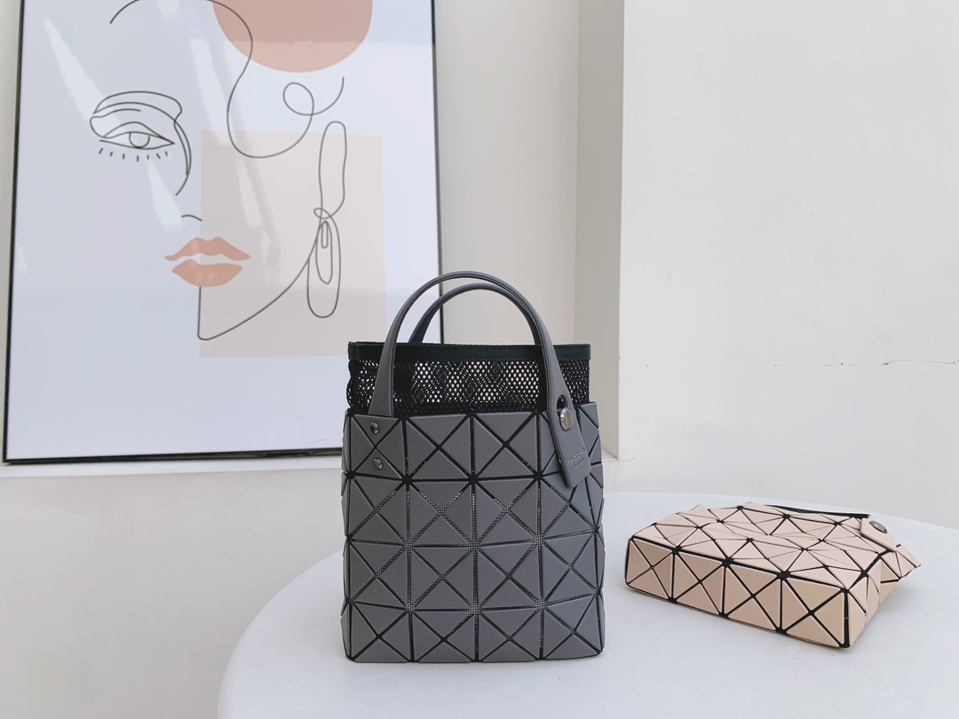 三宅一生｜ISSEYMIYAKE LUCENT BOXY 系列手提袋BB21-AG851