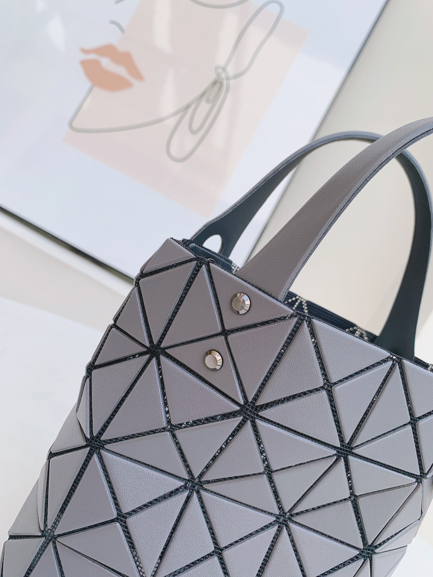 三宅一生｜ISSEYMIYAKE LUCENT BOXY 系列手提袋BB21-AG851