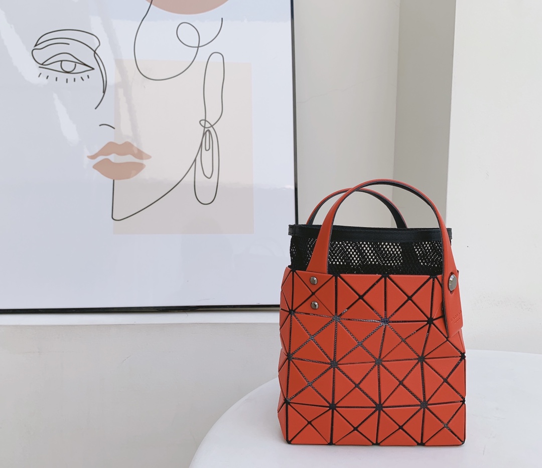 三宅一生｜ISSEYMIYAKE LUCENT BOXY 系列手提袋BB21-AG851