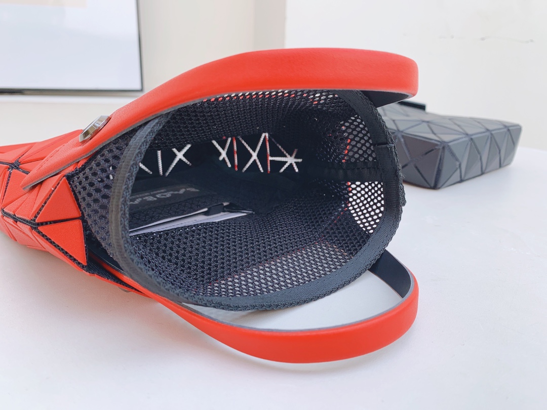 三宅一生｜ISSEYMIYAKE LUCENT BOXY 系列手提袋BB21-AG851