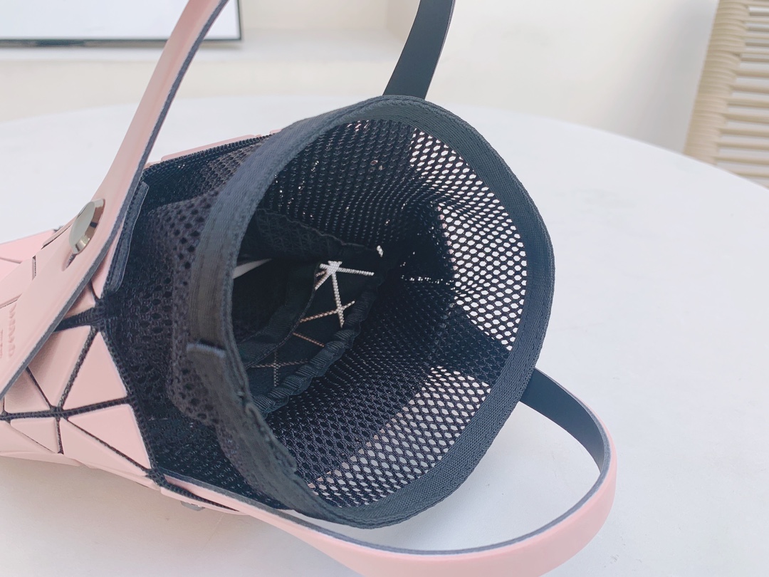 三宅一生｜ISSEYMIYAKE LUCENT BOXY 系列手提袋BB21-AG851