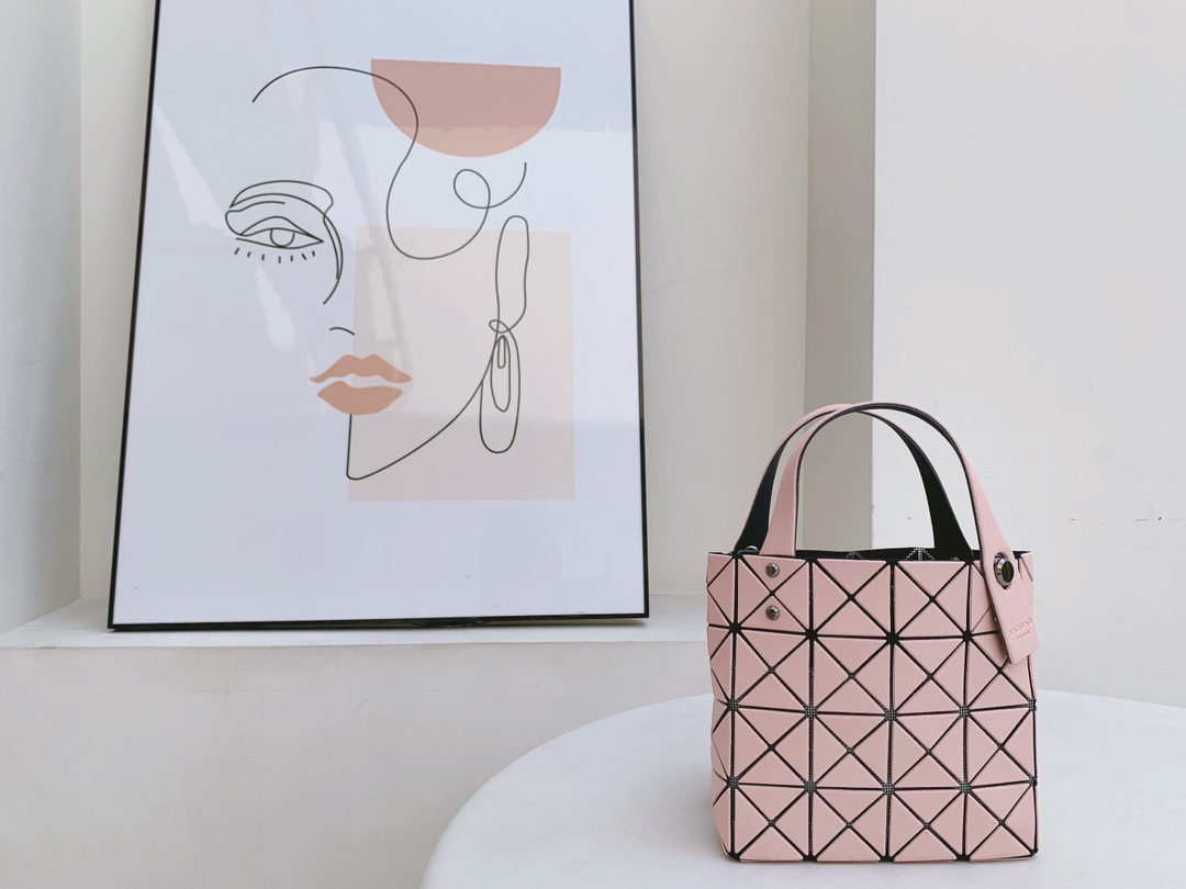 三宅一生｜ISSEYMIYAKE LUCENT BOXY 系列手提袋BB21-AG851