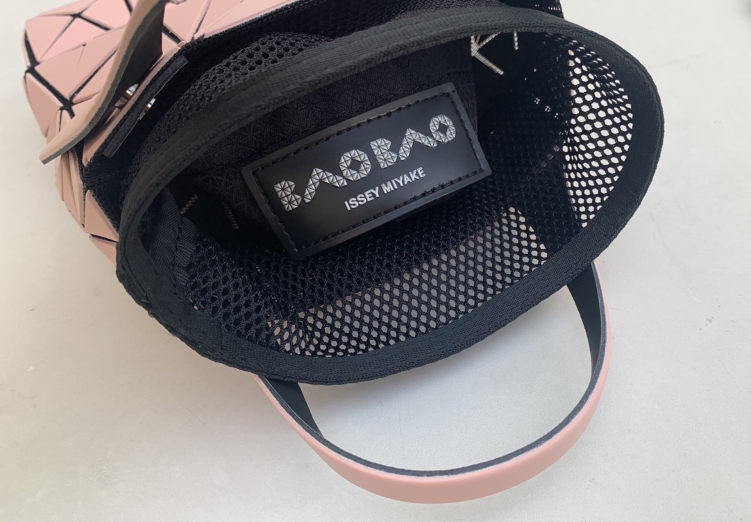 三宅一生｜ISSEYMIYAKE LUCENT BOXY 系列手提袋BB21-AG851