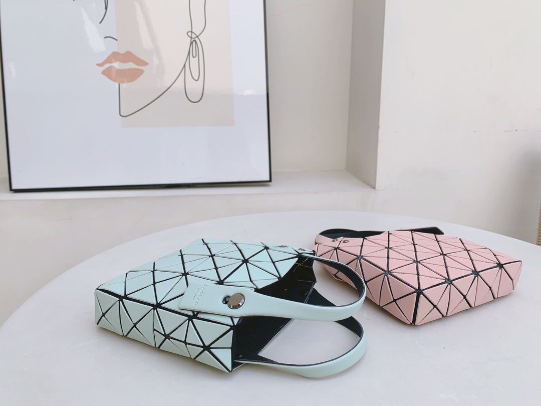 三宅一生｜ISSEYMIYAKE LUCENT BOXY 系列手提袋BB21-AG851