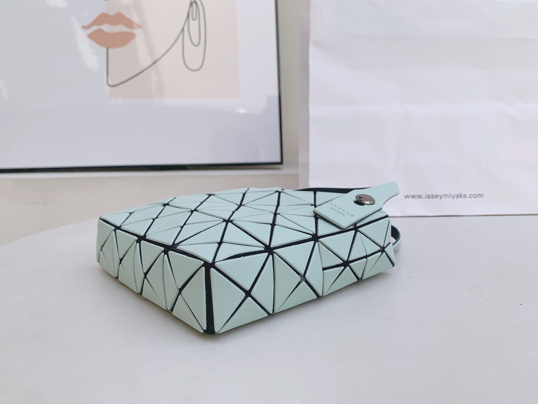 三宅一生｜ISSEYMIYAKE LUCENT BOXY 系列手提袋BB21-AG851