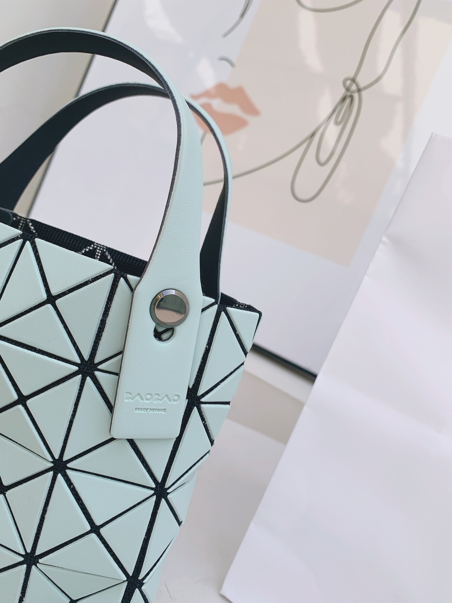 三宅一生｜ISSEYMIYAKE LUCENT BOXY 系列手提袋BB21-AG851