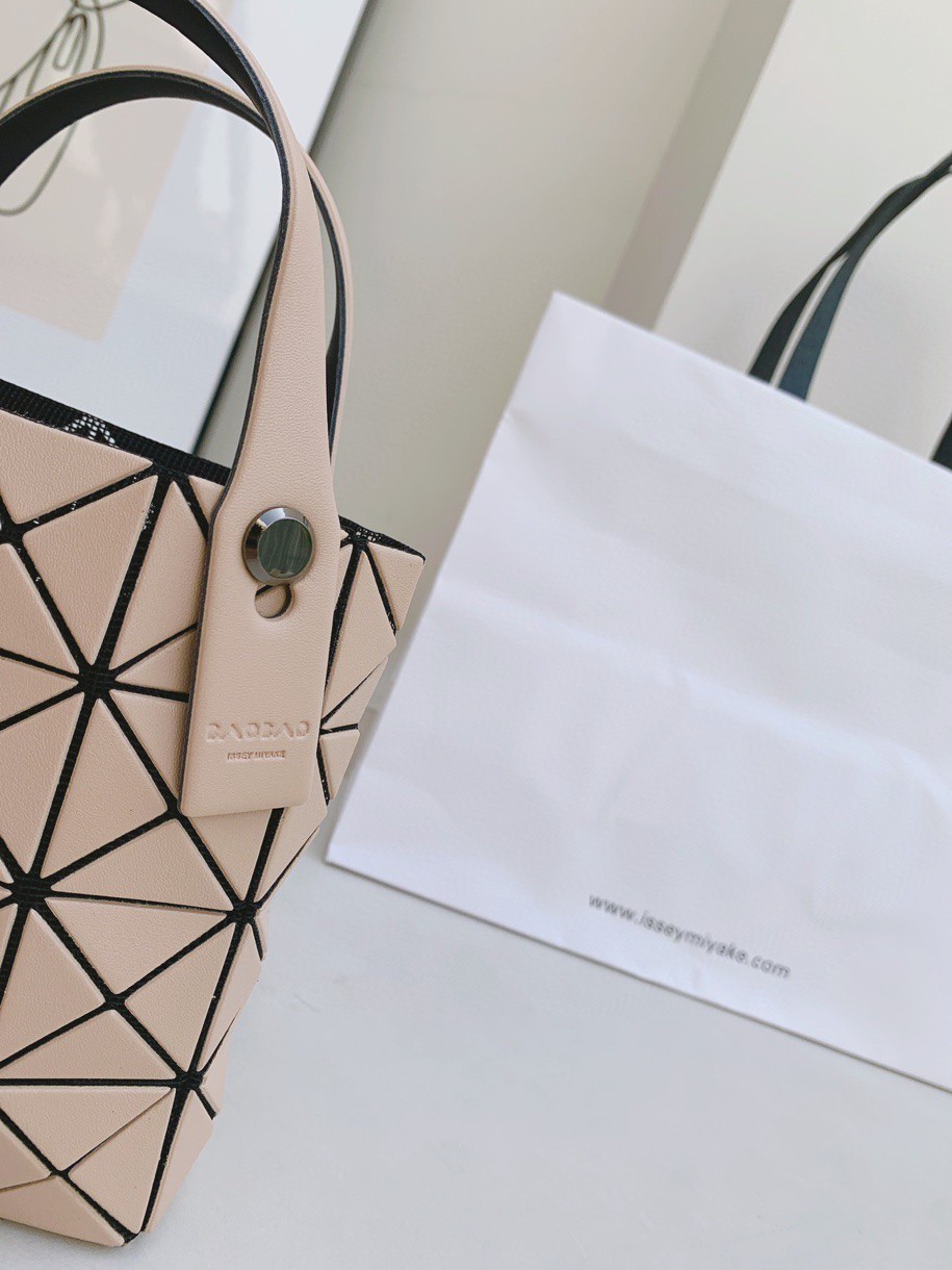 三宅一生｜ISSEYMIYAKE LUCENT BOXY 系列手提袋BB21-AG851
