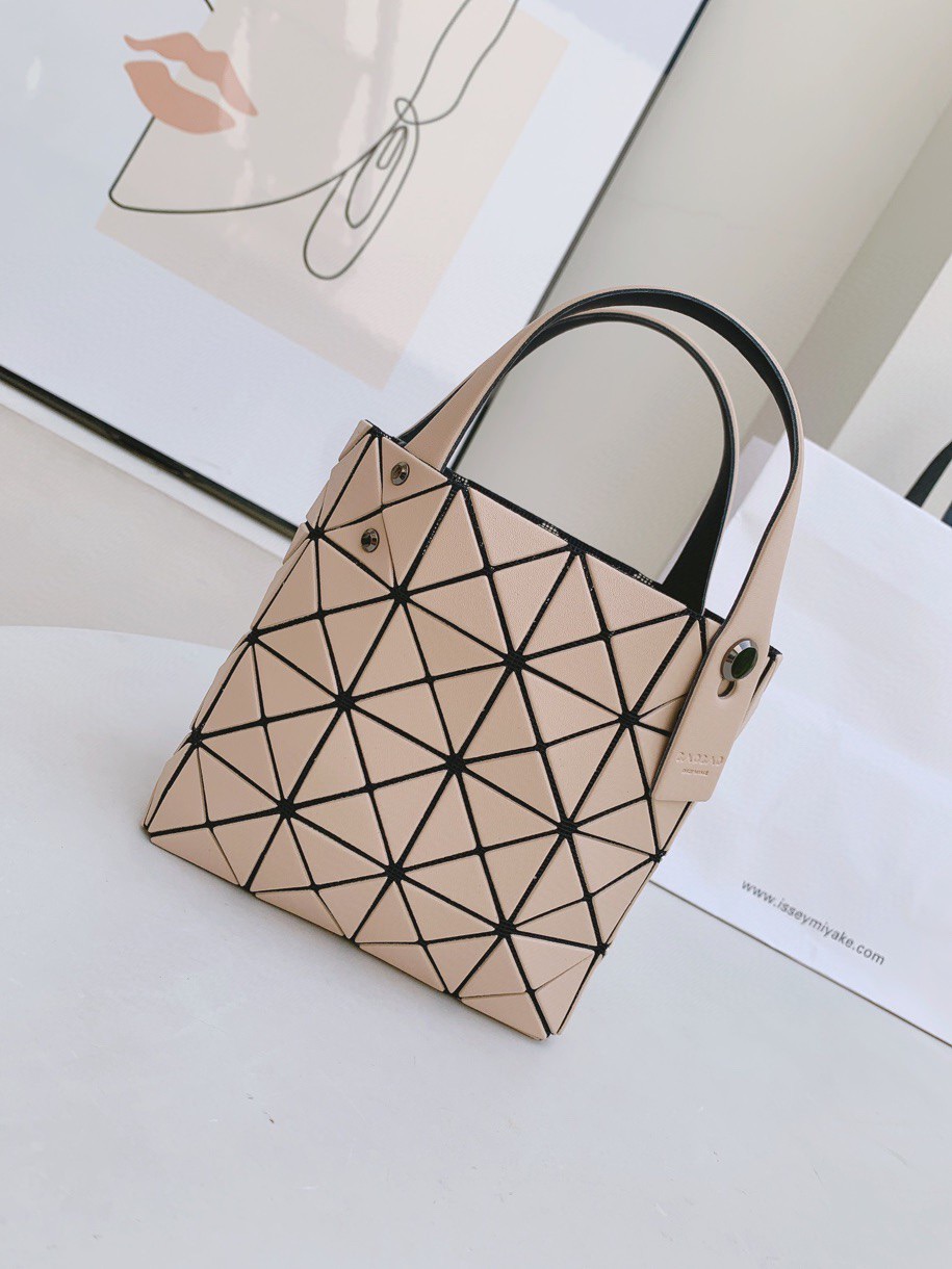 三宅一生｜ISSEYMIYAKE LUCENT BOXY 系列手提袋BB21-AG851