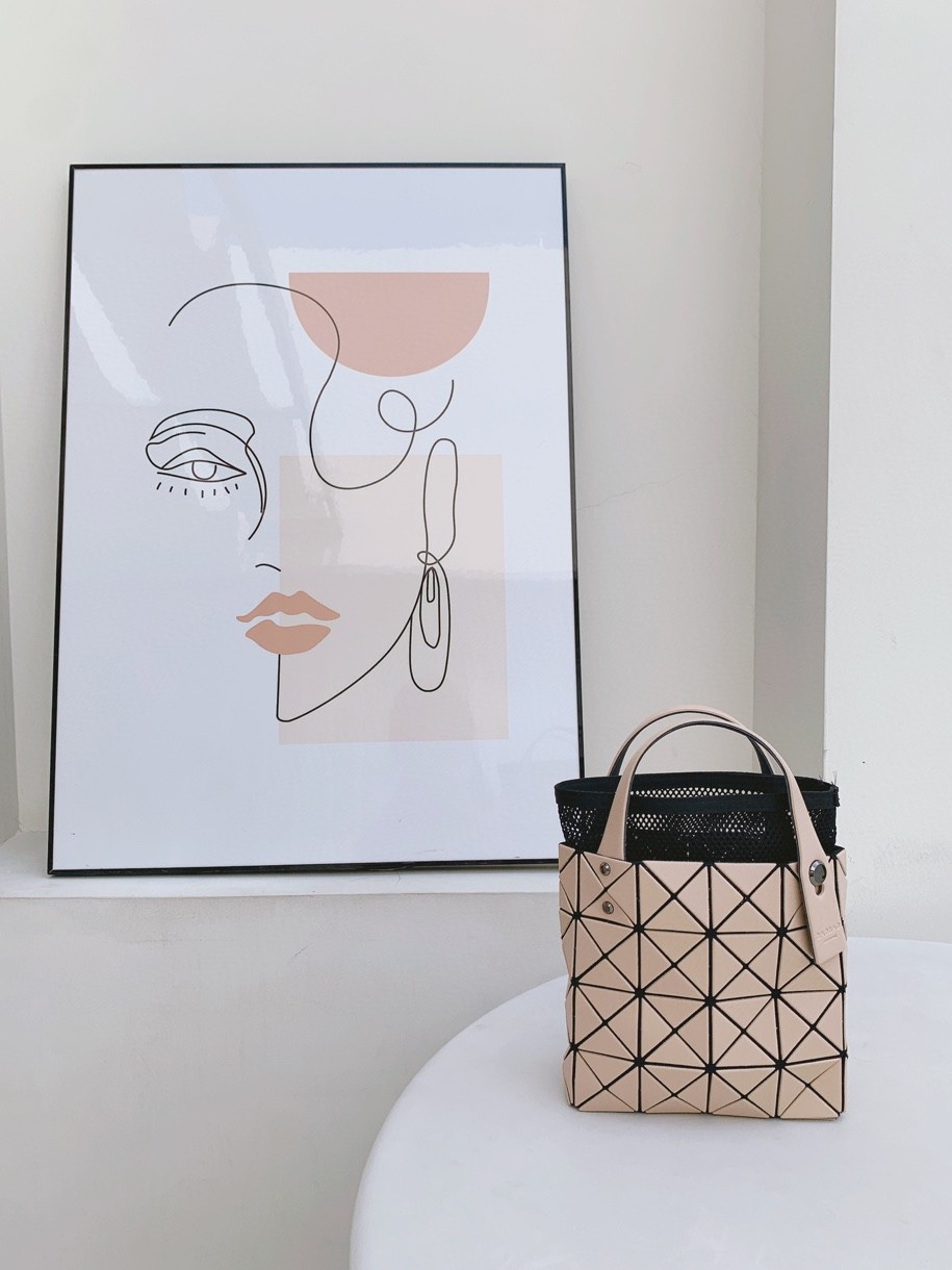 三宅一生｜ISSEYMIYAKE LUCENT BOXY 系列手提袋BB21-AG851