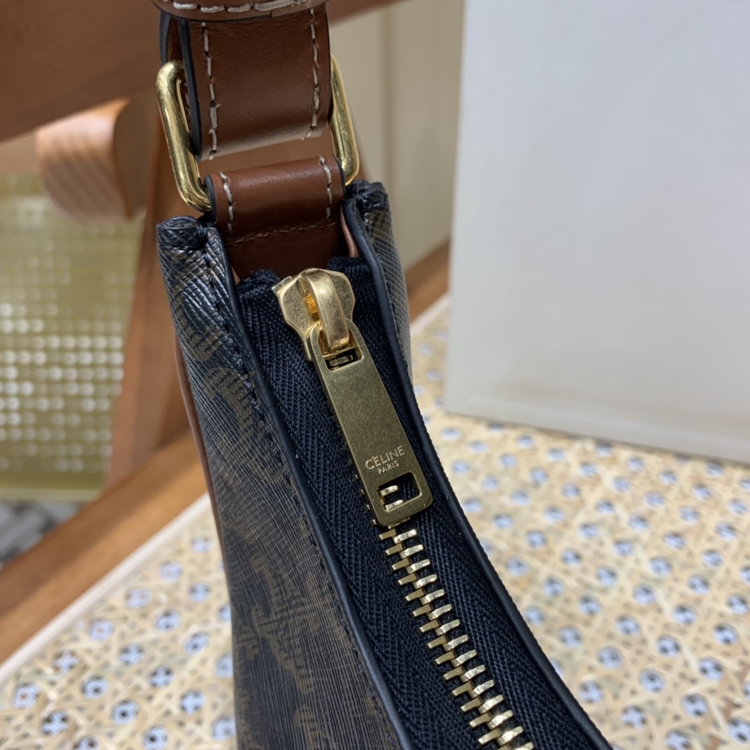 CELINE AVA 老花Ttiomphe腋下包 193952