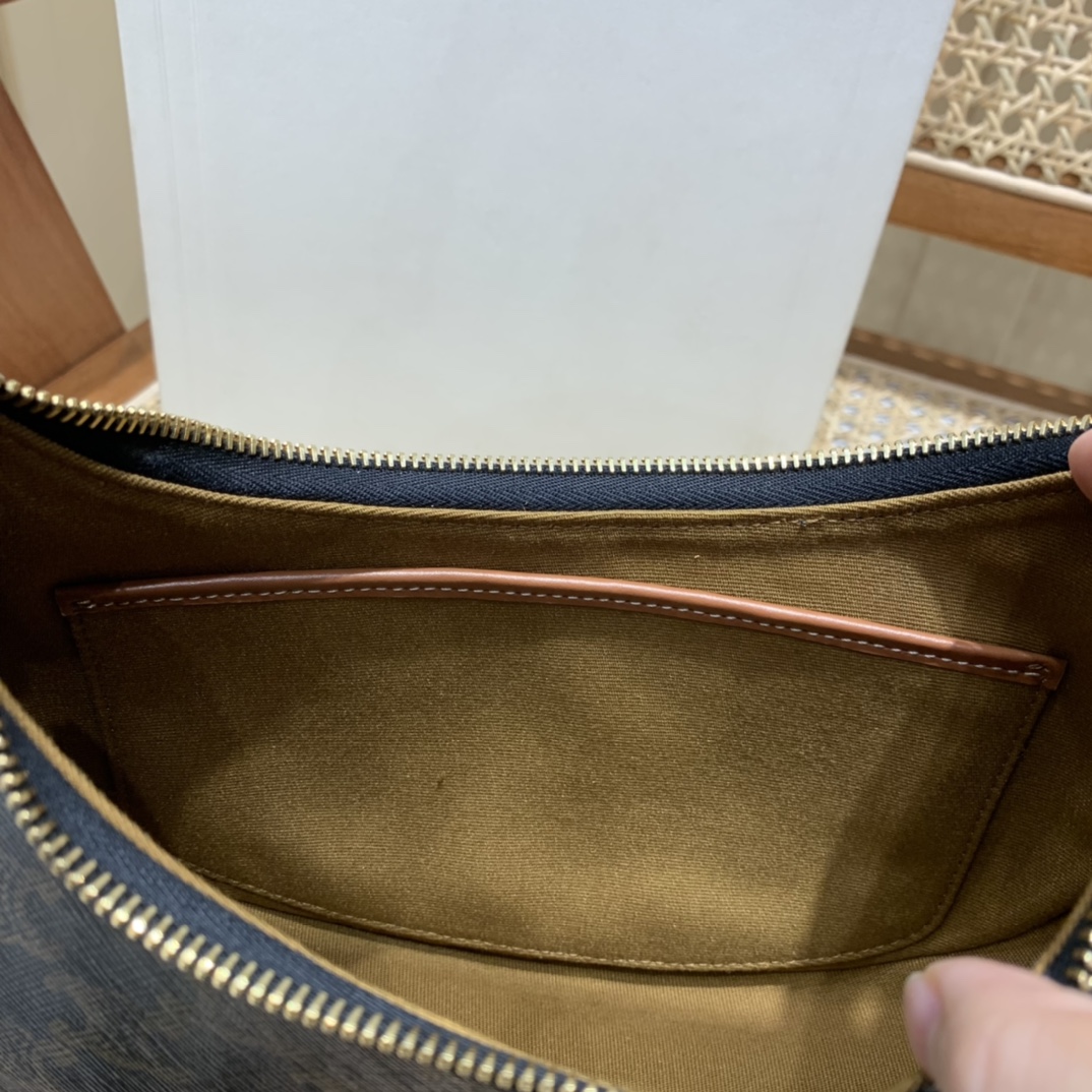 CELINE AVA 老花Ttiomphe腋下包 193952