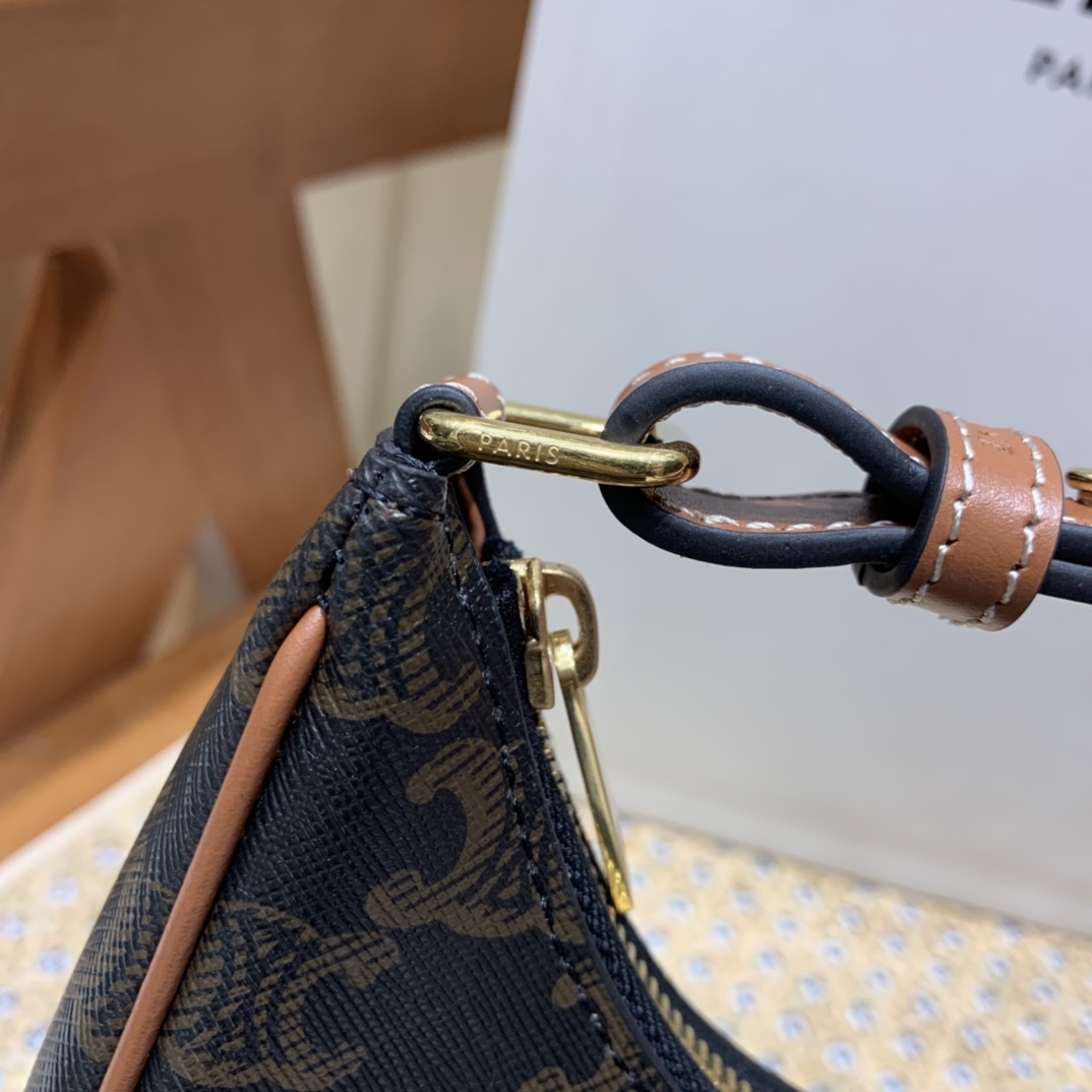 CELINE AVA 老花Ttiomphe腋下包 193952