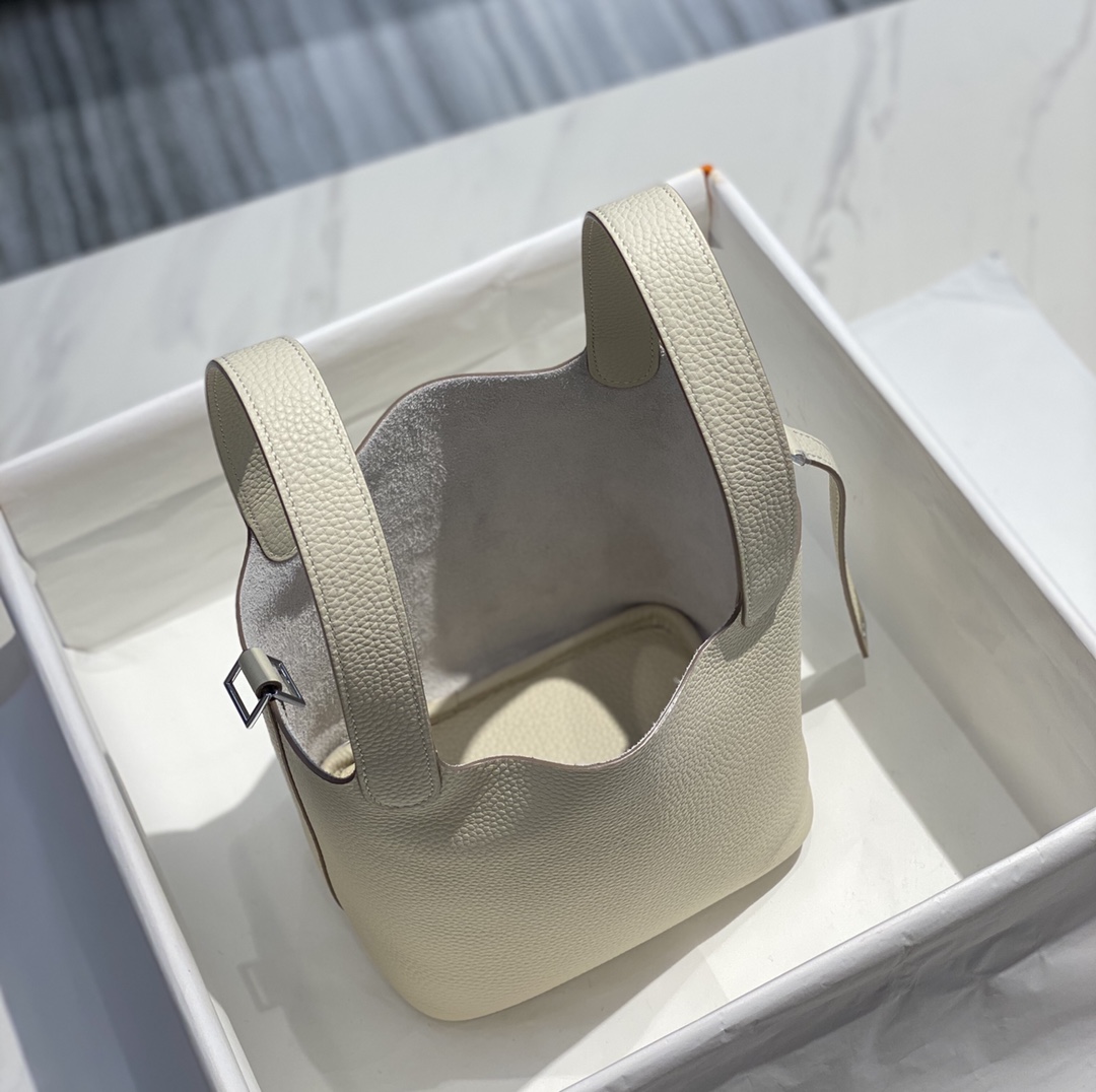 Hermès Picotin Lock 22 Bag in White Leather - Stylish & Functional 9 i1646465103 4605 8
