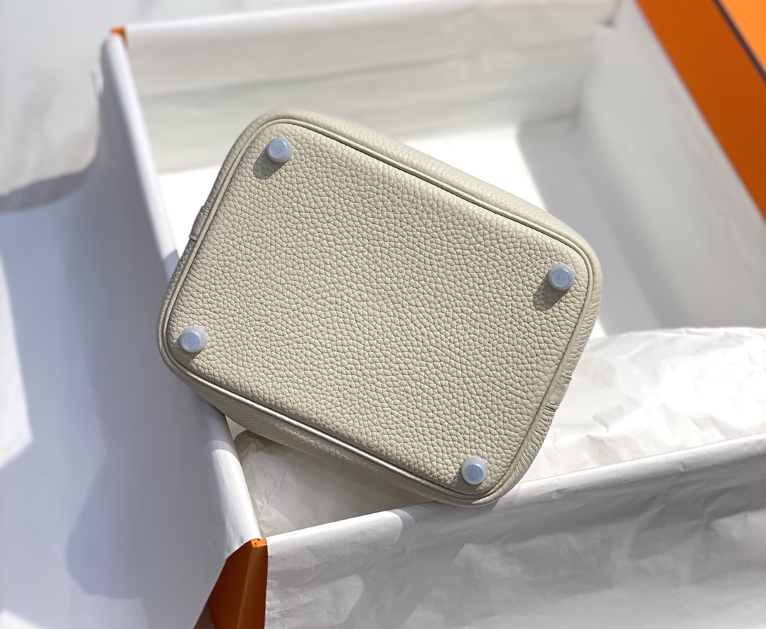 Hermès Picotin Lock 22 Bag in White Leather - Stylish & Functional 7 i1646465103 5941 2
