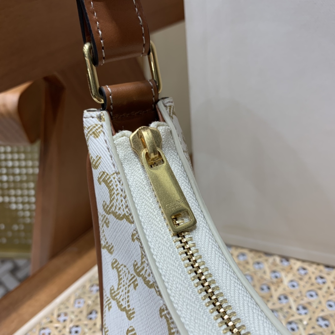 CELINE AVA 白花Ttiomphe腋下包 193952