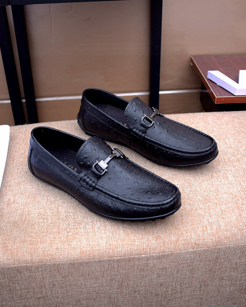 I5 ， 100%头层牛皮舒适款，   普拉达 Prada 官网原版1:1火爆上市。舒适原版进口橡胶大底，柔软耐磨，精选 100%头层牛皮小牛皮，真皮内里，真皮垫脚。