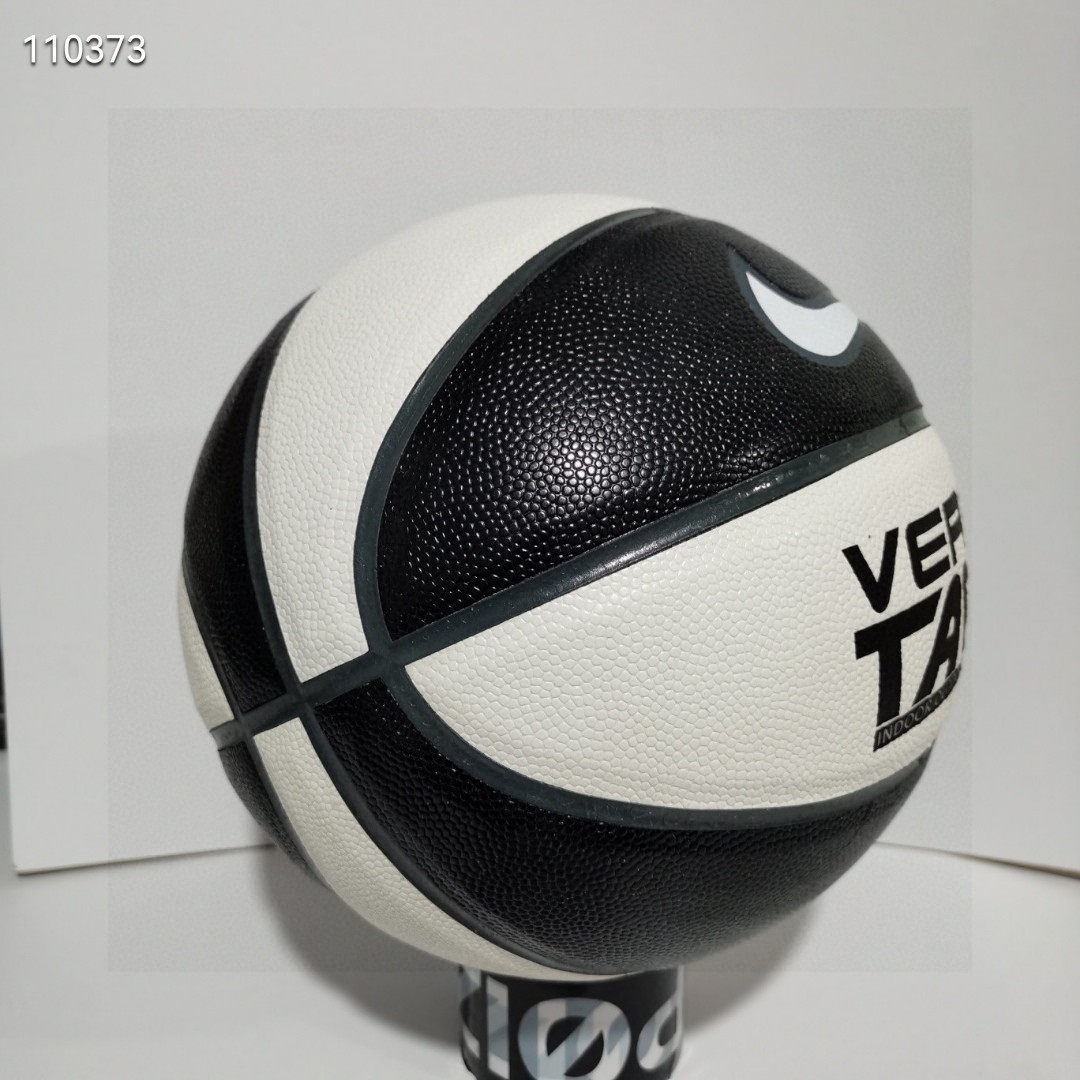 💰75
Nike/耐克篮球 经典系列花色球 
配色:黑白色  【耐磨pu软皮】
型号:7号标准球
场地:室内外木地板，水泥地
🏀🏀🏀🏀🏀🏀🏀🏀
🔥🔥注意事项🔥🔥: 
充气前请充分湿润球针，用肥皂水为佳，防止气门受损，造成气门漏气。