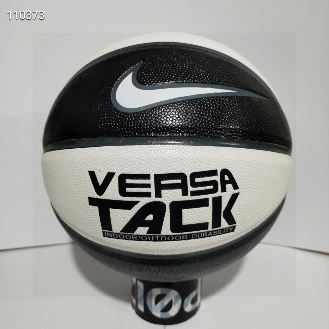 💰75
Nike/耐克篮球 经典系列花色球 
配色:黑白色  【耐磨pu软皮】
型号:7号标准球
场地:室内外木地板，水泥地
🏀🏀🏀🏀🏀🏀🏀🏀
🔥🔥注意事项🔥🔥: 
充气前请充分湿润球针，用肥皂水为佳，防止气门受损，造成气门漏气。