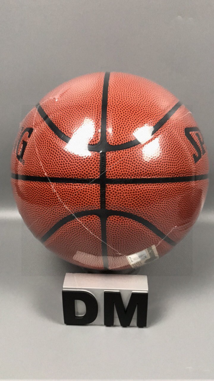 批85
Spalding斯伯丁男子7号比赛专用篮球 
型号74-604Y【耐磨软皮】
品名:NBA比赛用球
系列:经典系列 
规格:7号（标准球 ）
场地:适合室内室外
—————————————
🔥🔥注意事项🔥🔥: 
充气前请充分湿润球针，用肥皂水为佳，防止气门受损，造成气门漏气。