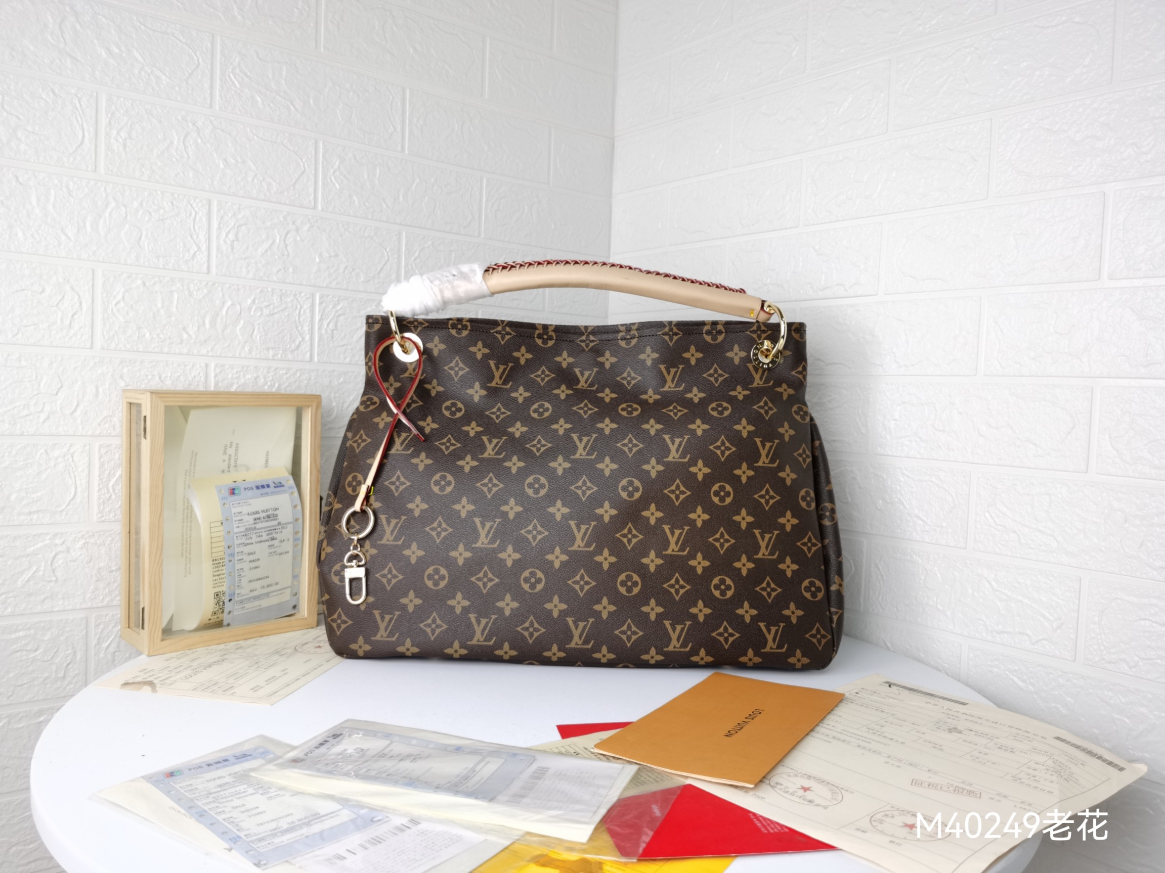 Artsy 中号白格手袋 - 上品なDamier Azur帆布