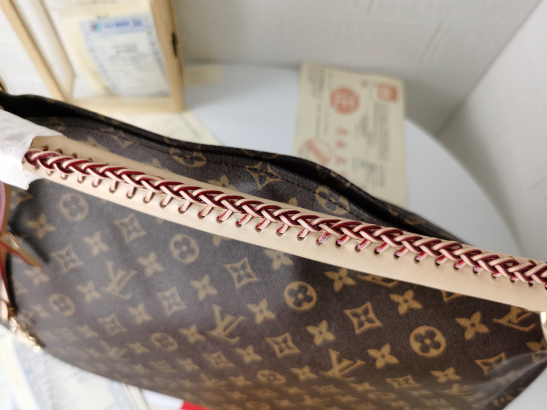 Artsy 中号白格手袋 - 上品なDamier Azur帆布