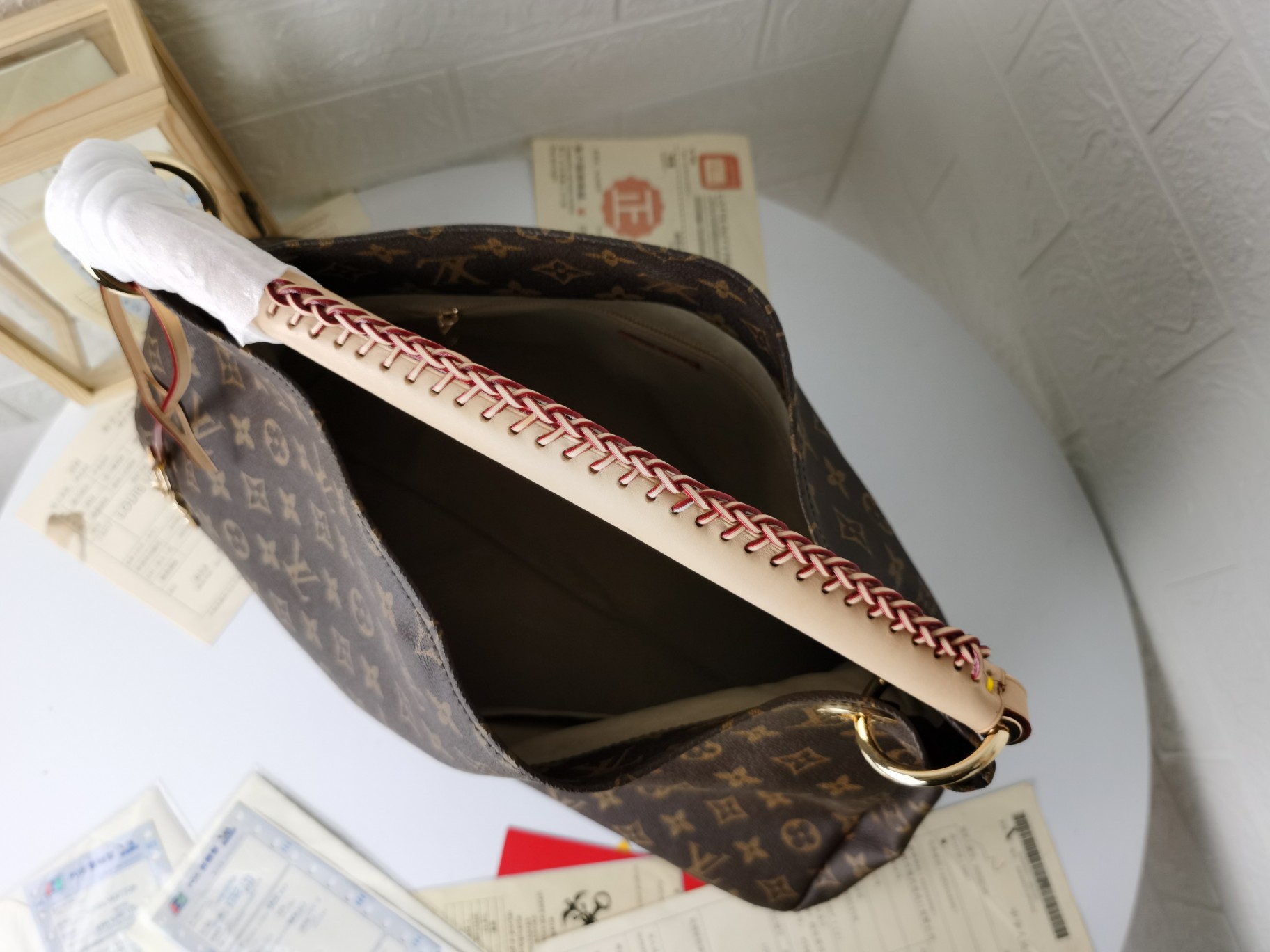 Artsy 中号白格手袋 - 上品なDamier Azur帆布
