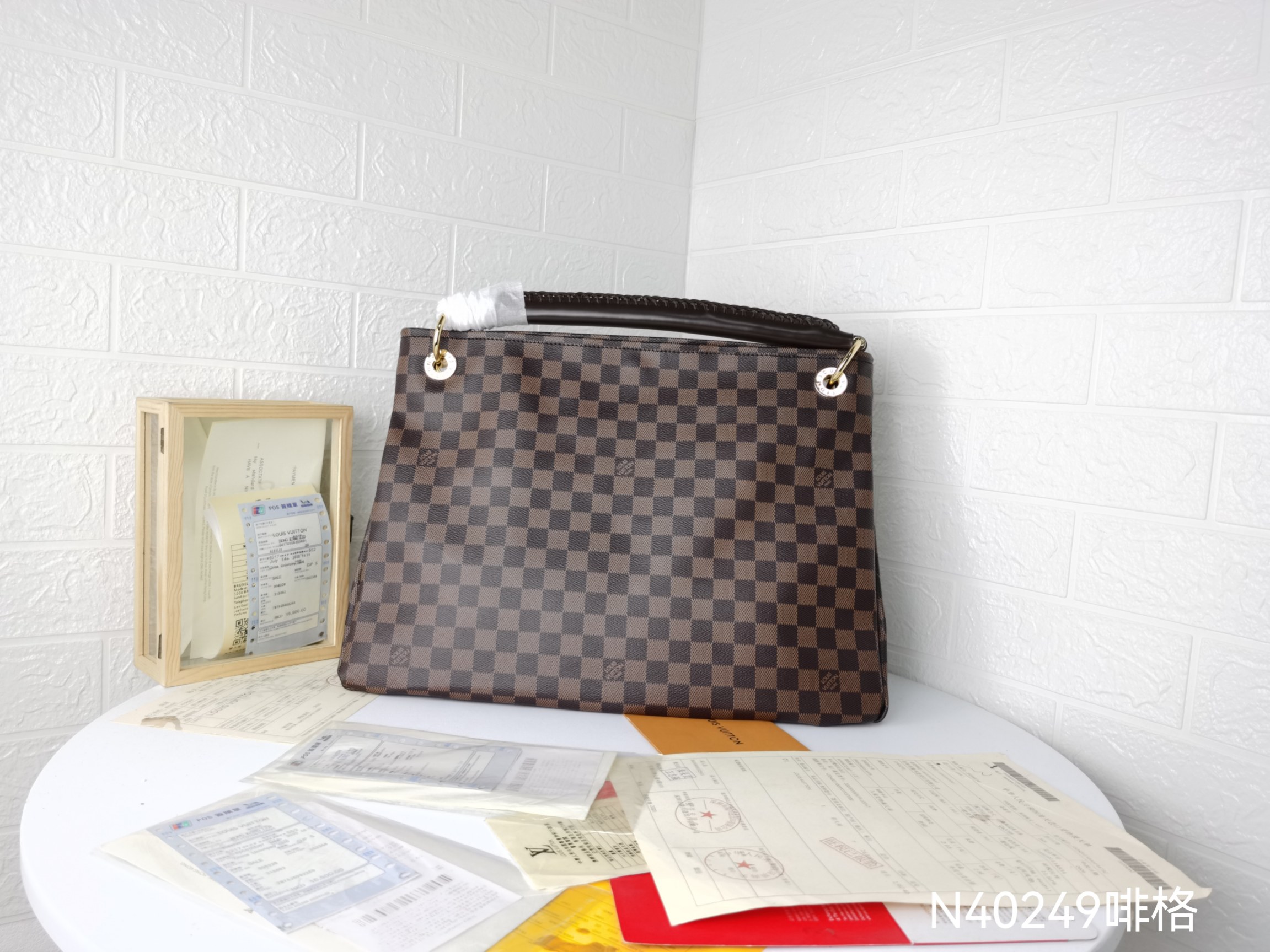 Artsy中号Damier Azur手袋 - エレガントなデザインと贅沢な質感