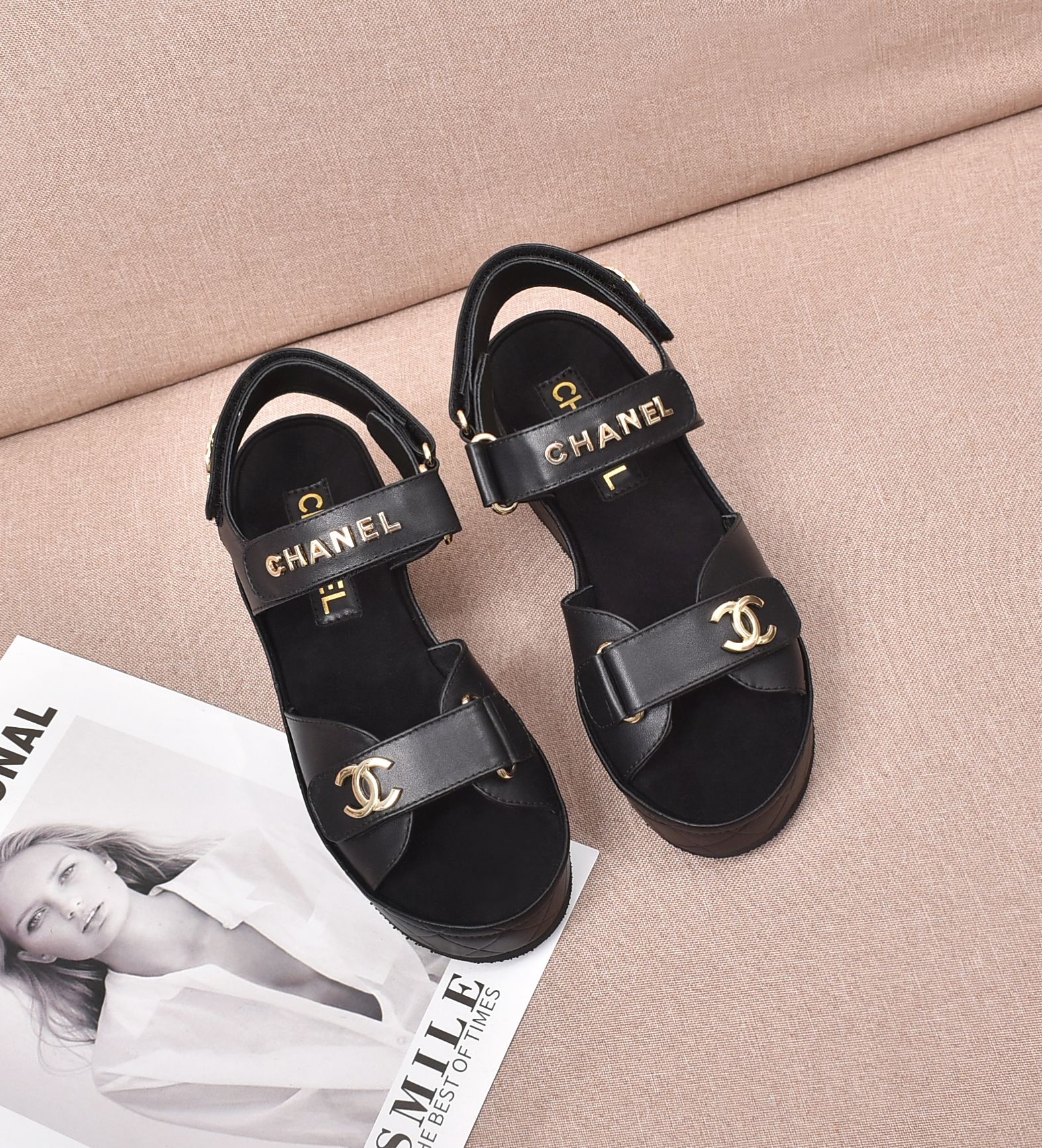 2022Chanel Chanel cuero de vaca monograma logotipo velcro sandalias chunky, tela: capa de cabeza de 