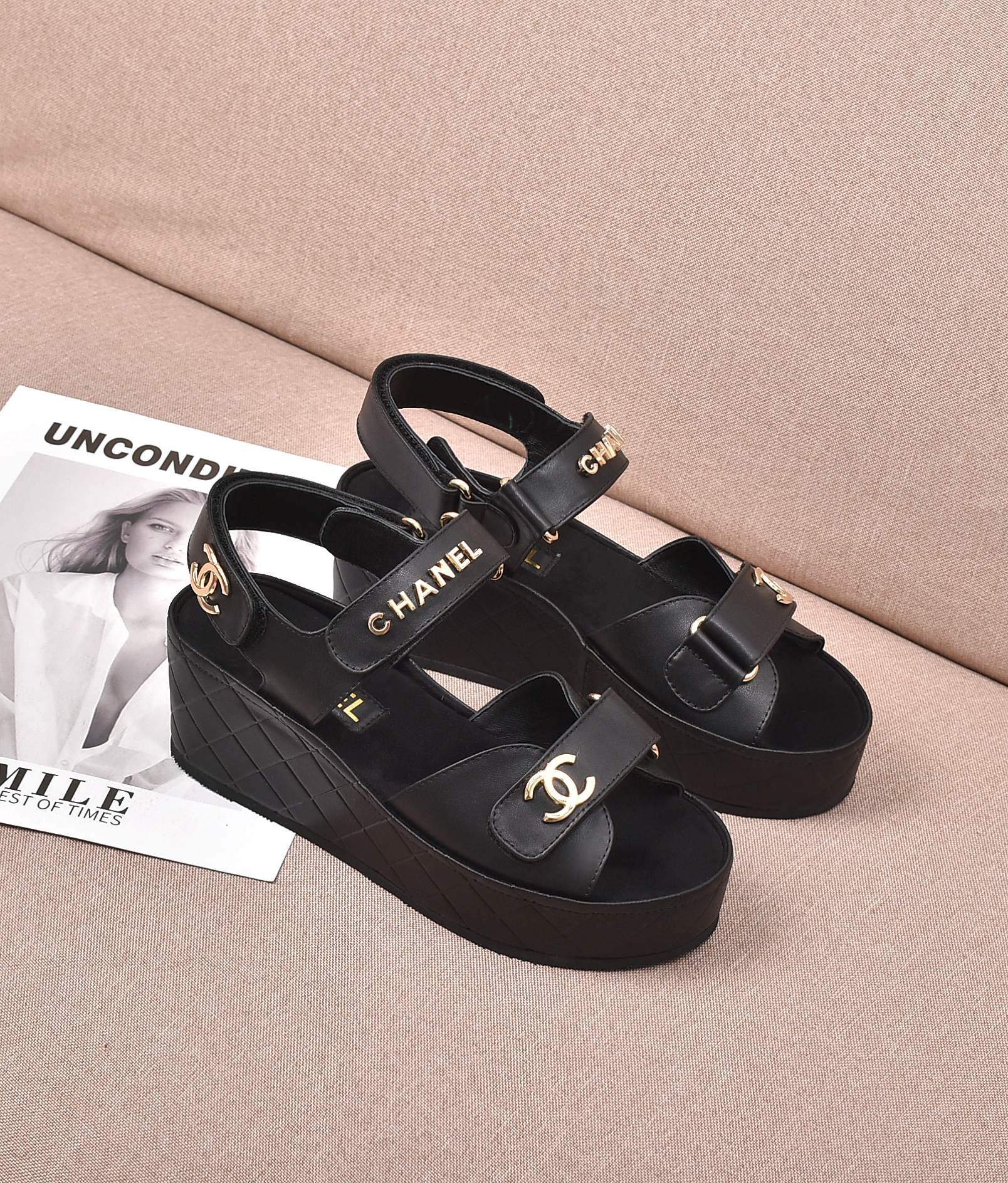2022Chanel Chanel cuero de vaca monograma logotipo velcro sandalias chunky, tela: capa de cabeza de 