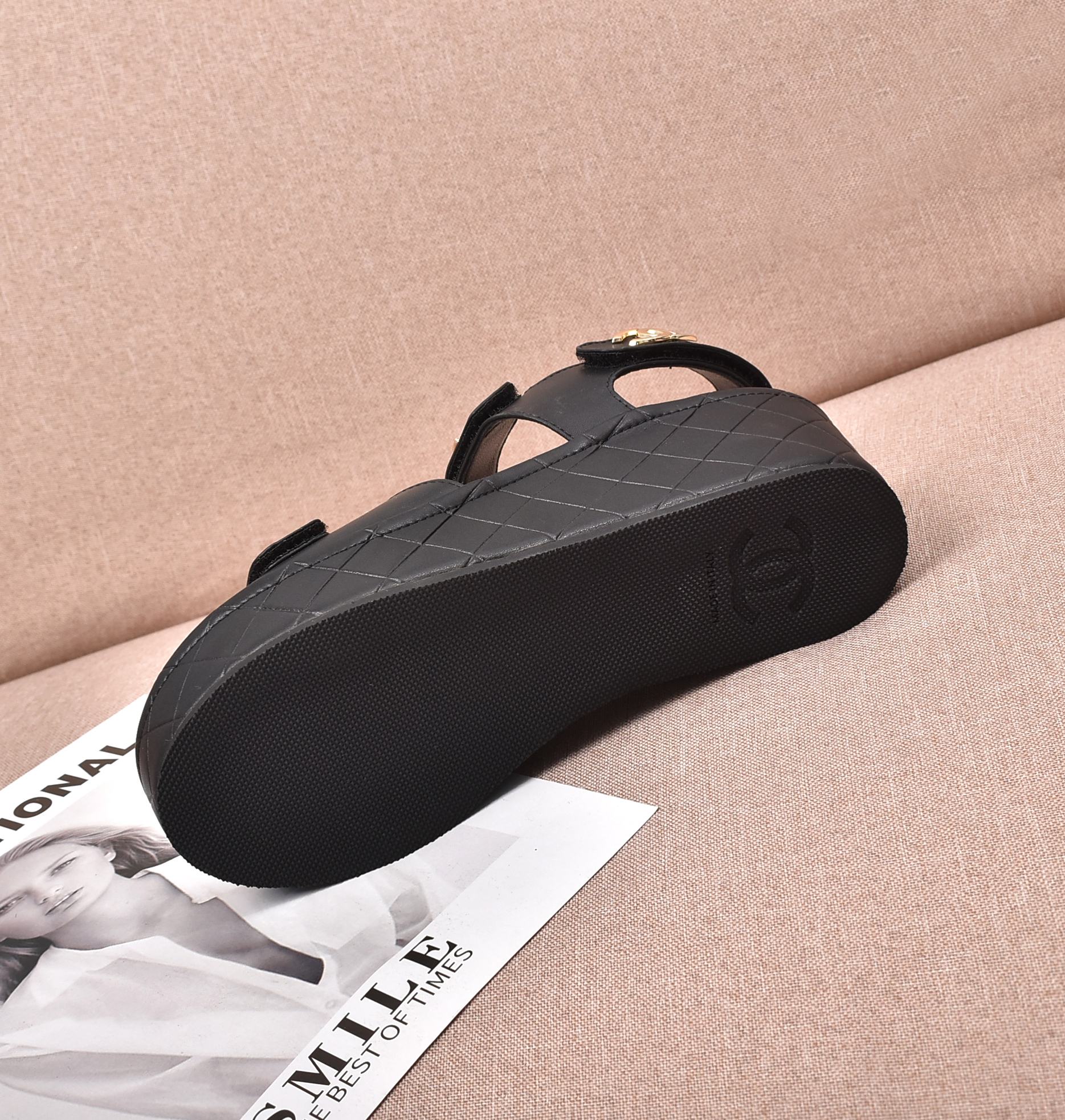 2022Chanel Chanel cuero de vaca monograma logotipo velcro sandalias chunky, tela: capa de cabeza de 