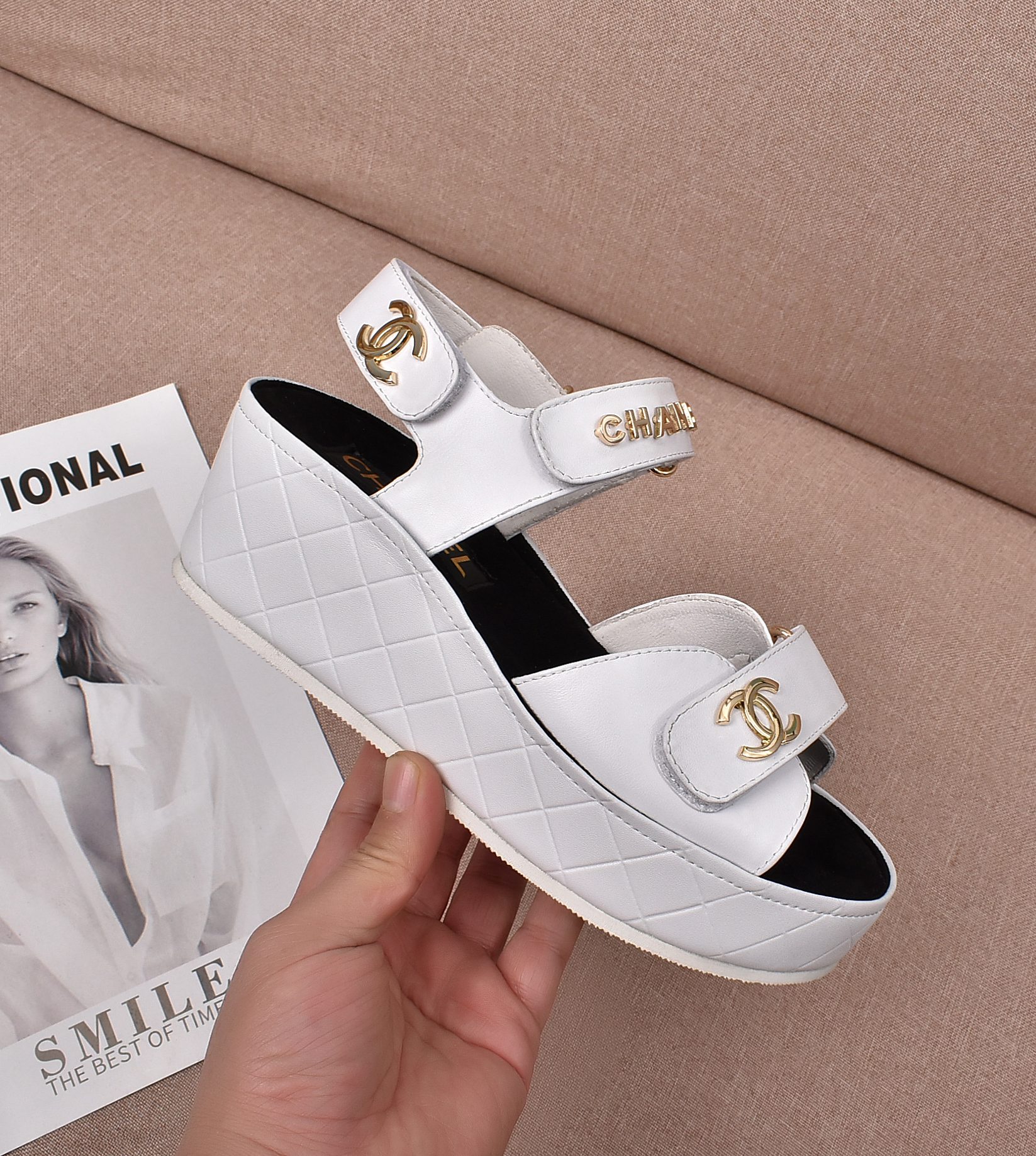 2022Chanel Chanel Sandalias de piel de vaca Letra Logo Velcro Fondo Grueso, Tejido: Piel de vacuno d