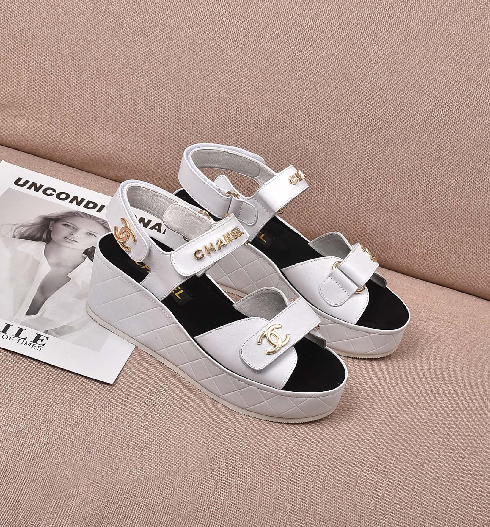 2022Chanel Chanel Sandalias de piel de vaca Letra Logo Velcro Fondo Grueso, Tejido: Piel de vacuno d