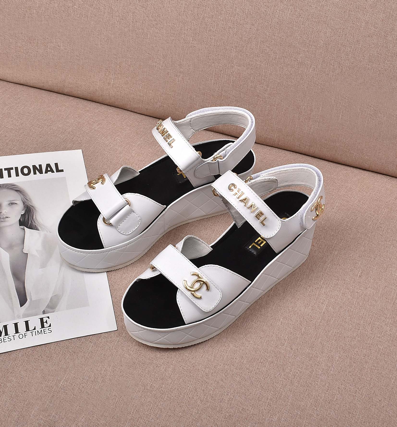 2022Chanel Chanel Sandalias de piel de vaca Letra Logo Velcro Fondo Grueso, Tejido: Piel de vacuno d
