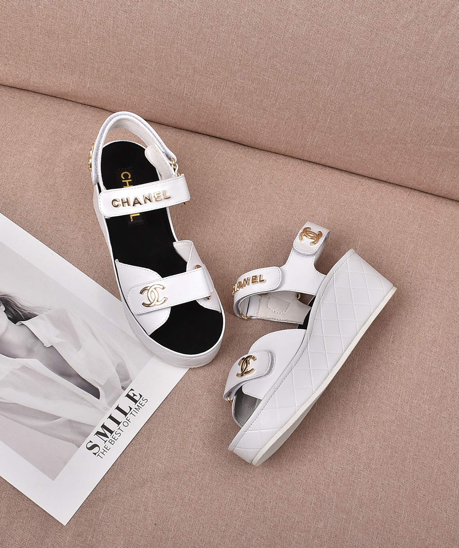 2022Chanel Chanel Sandalias de piel de vaca Letra Logo Velcro Fondo Grueso, Tejido: Piel de vacuno d