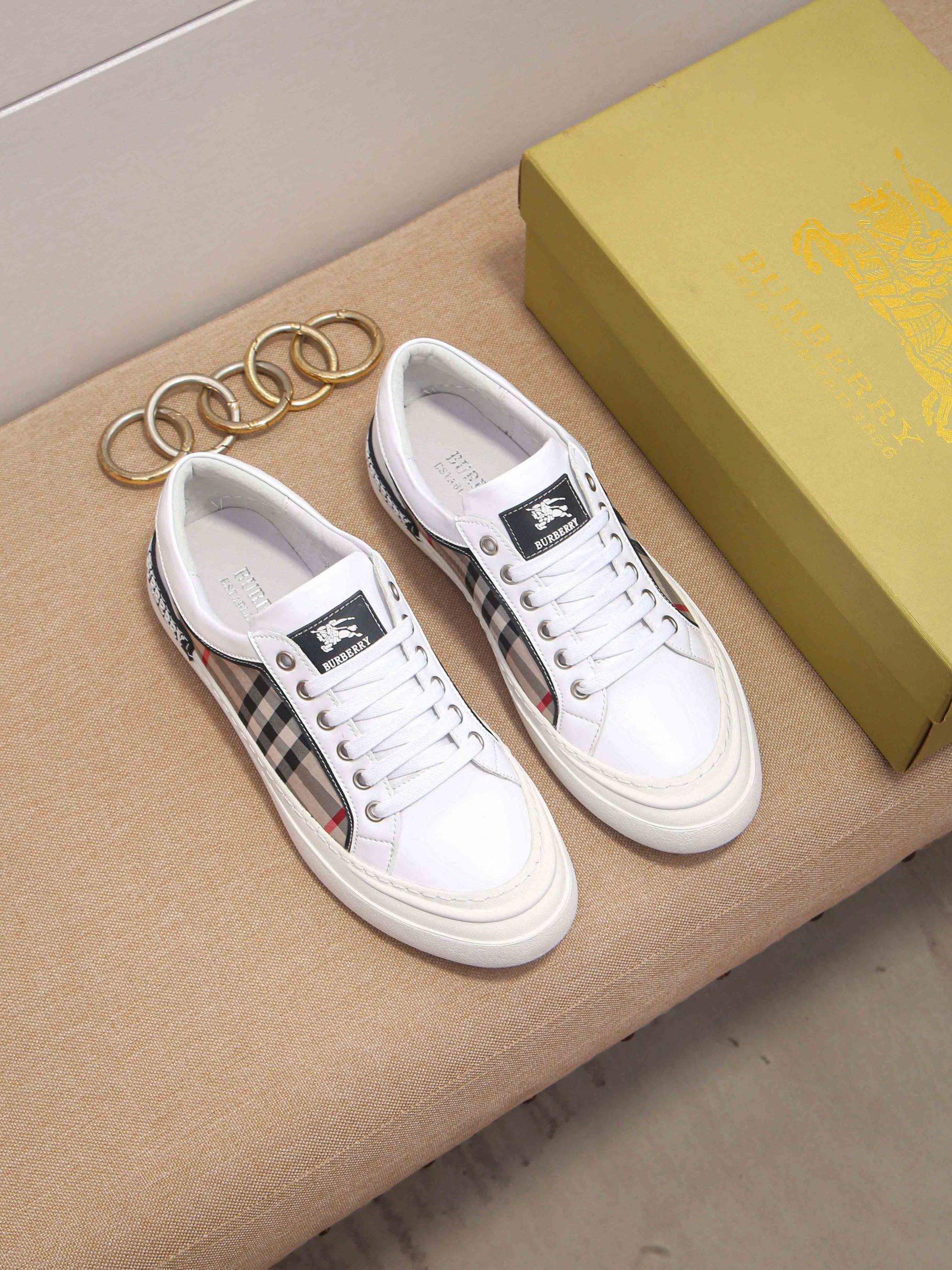 I0  Burberry 巴宝莉  男士休闲鞋经典条纹布搭配进口头层丝绸小牛皮配高丝光磨砂皮 全真绵羊皮内里非常舒适，原版大底，2色选、细节决定品质，欢迎对比，